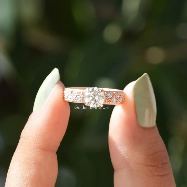 1 Carat Round Moissanite Engagement Ring