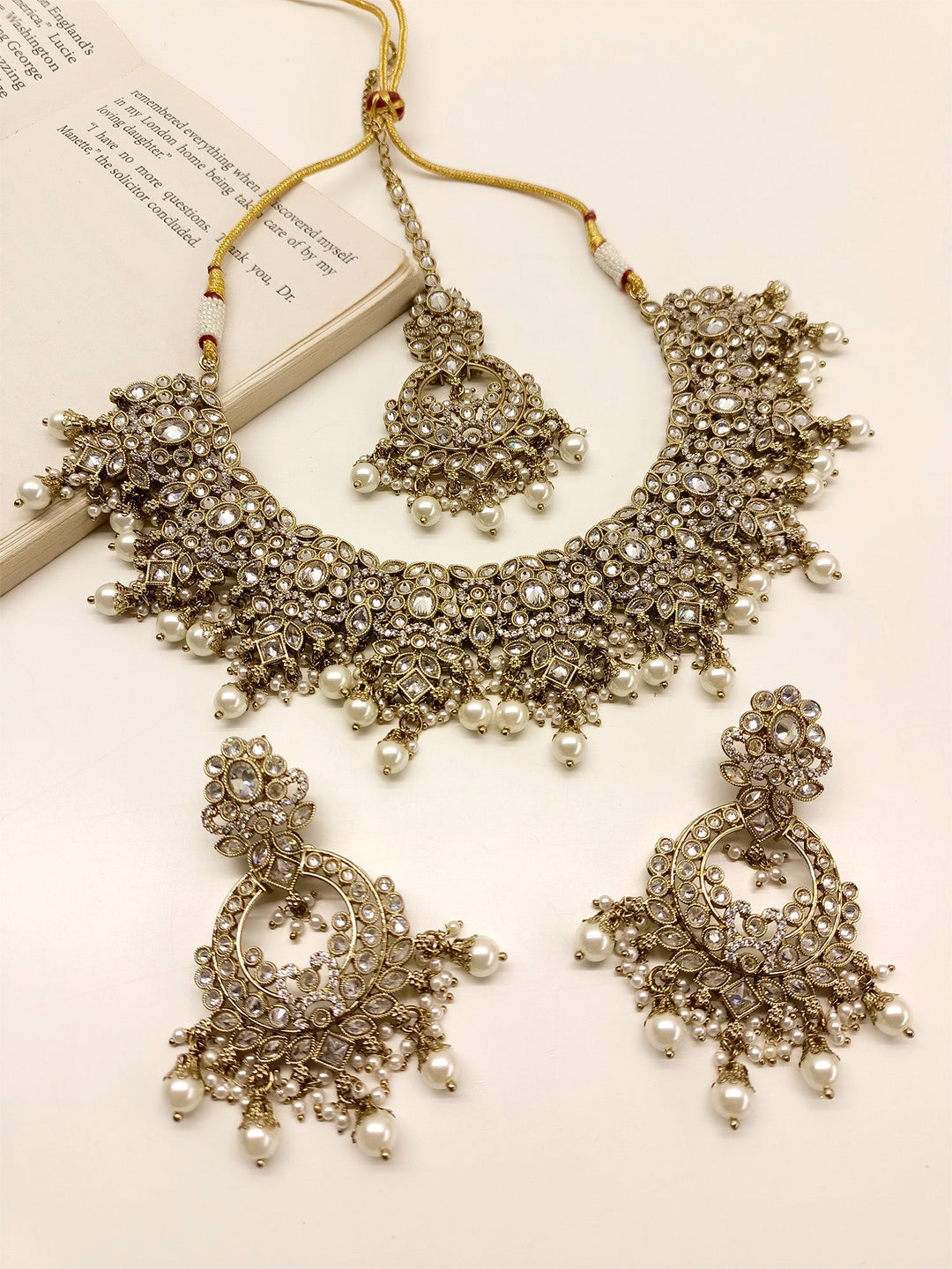 Manjulika White Polki Necklace Set