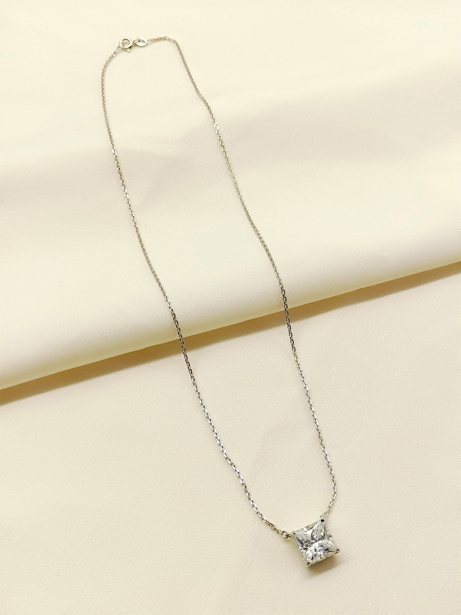 Lisa 92.5 Silver Swarovski Stone Pendal - qivii