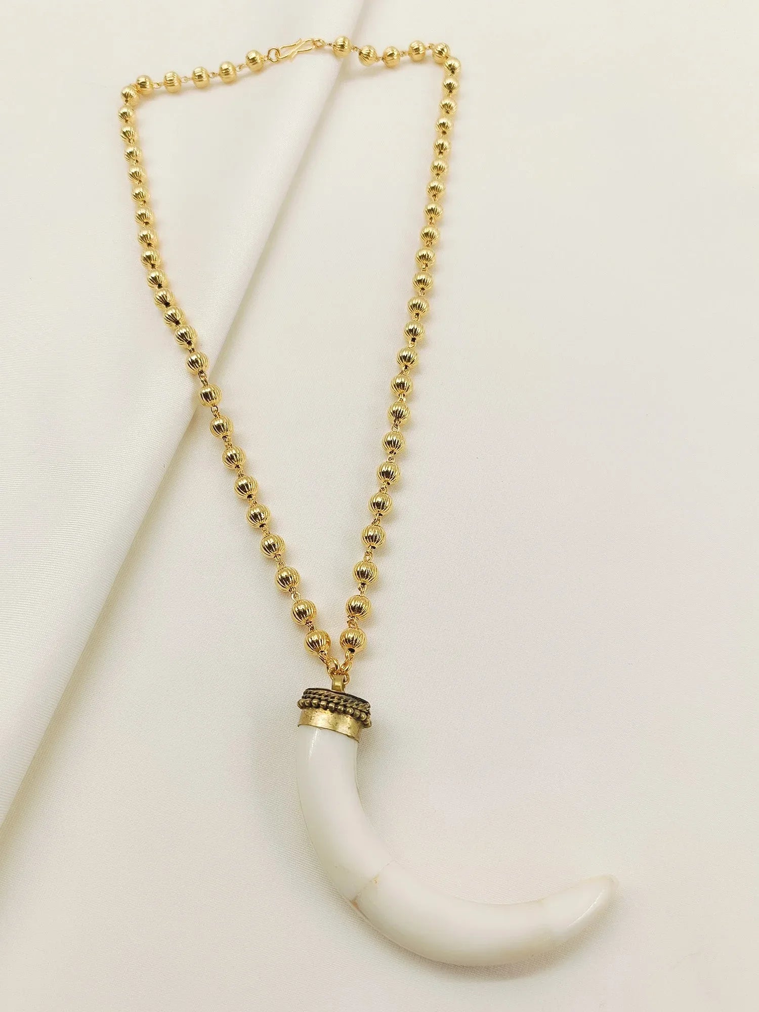 Utari White Bone Men's Neckpiece