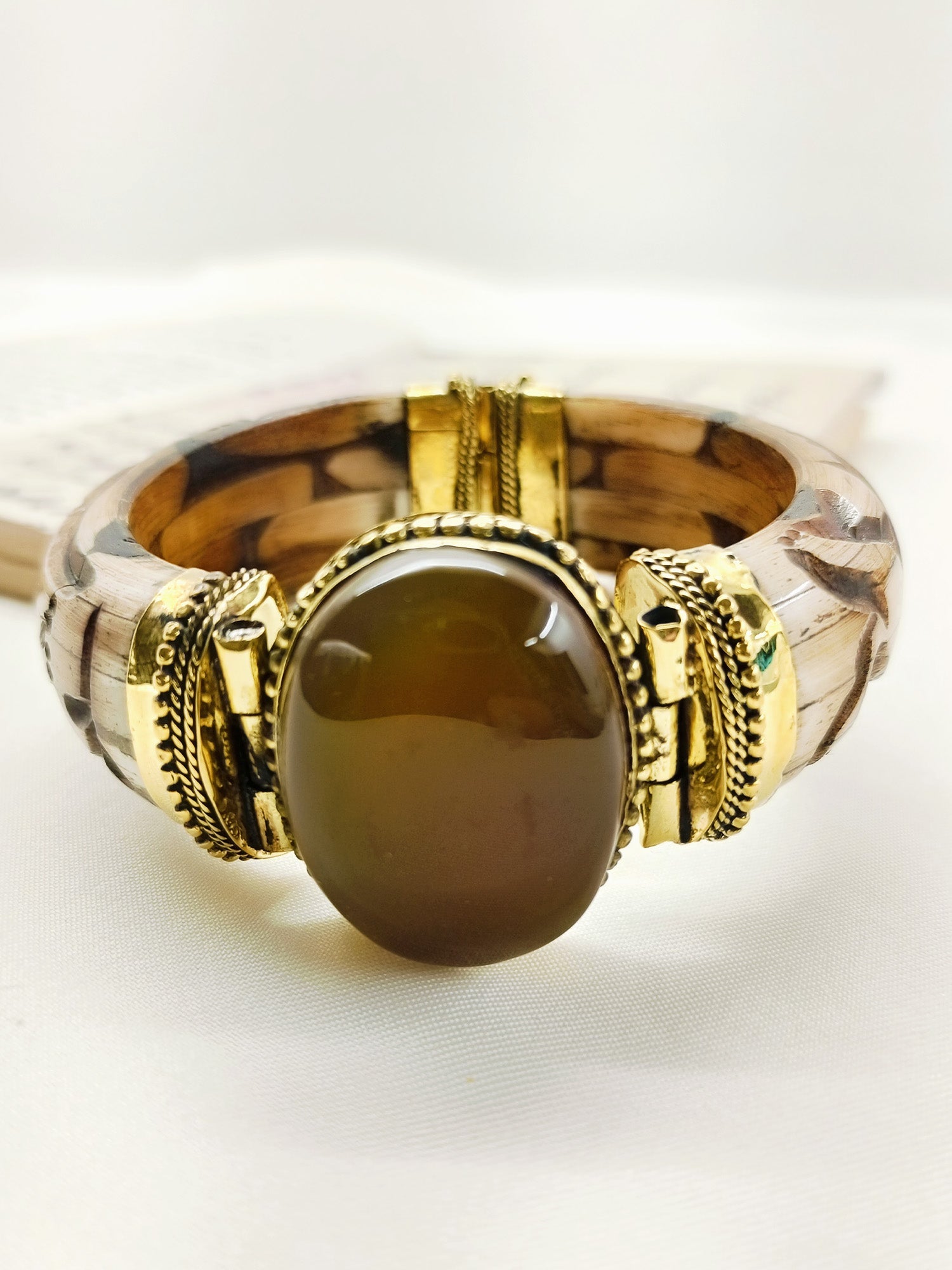 Hridyanshi Brown Bone Bracelet