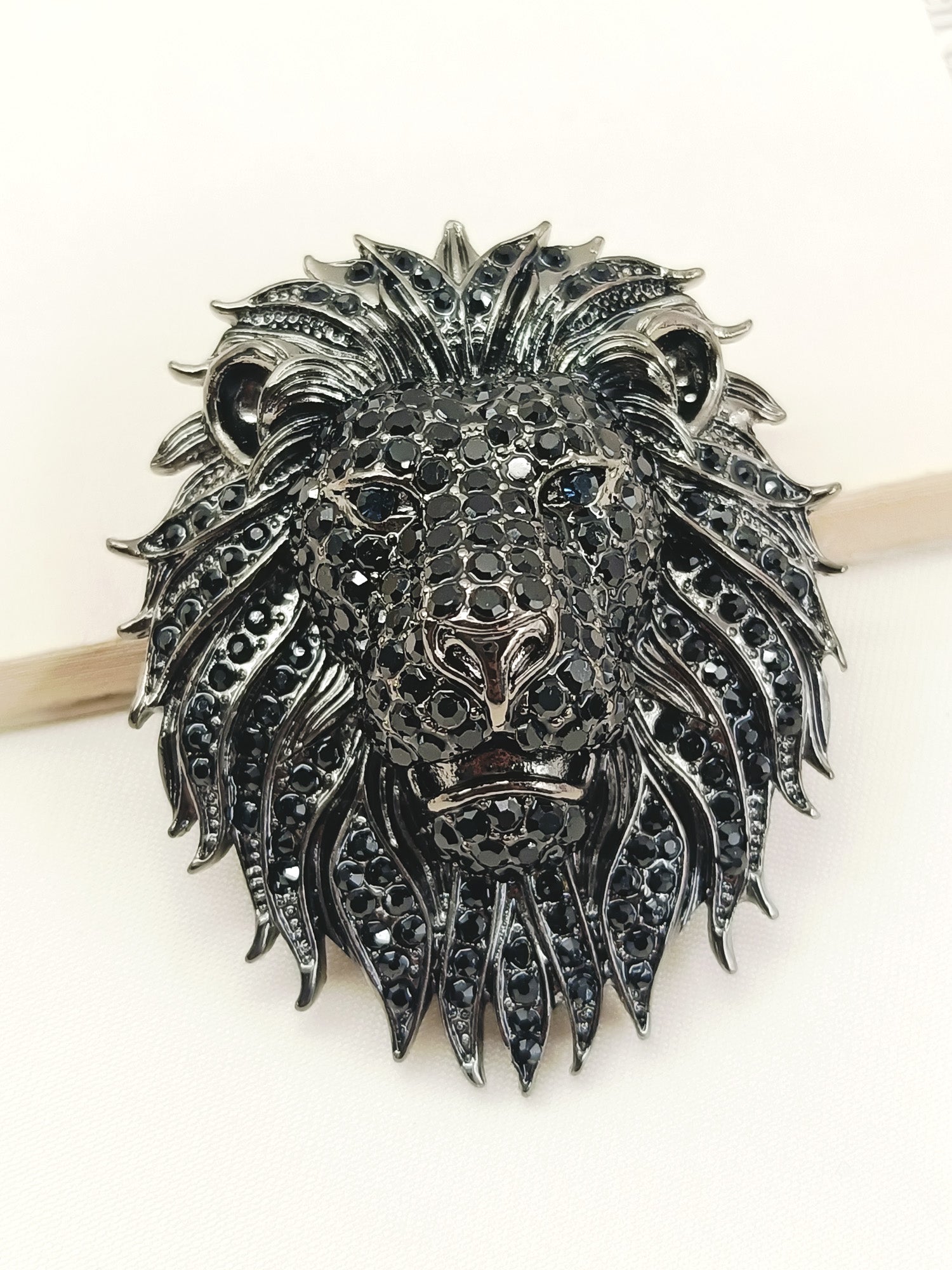 Omkar Black Lion Men's Brooch