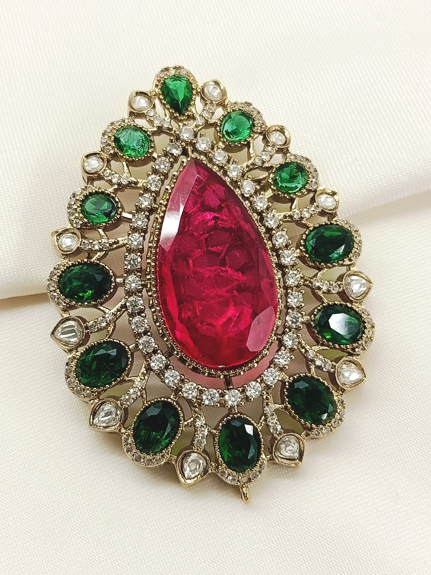 Atkarsh R&G Men's Brooch