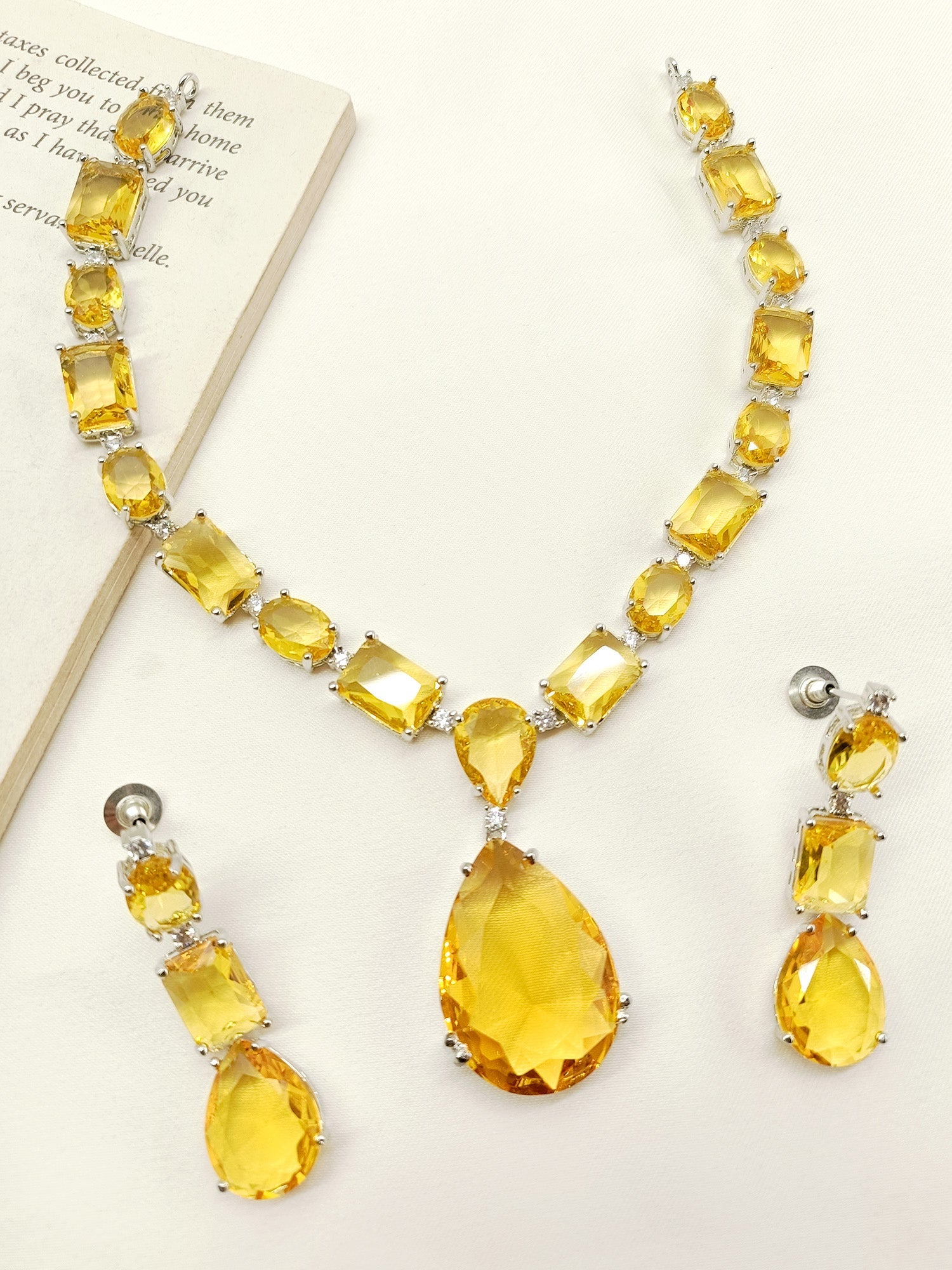 Shishika Yellow Swarovski Stone Necklace Set - qivii