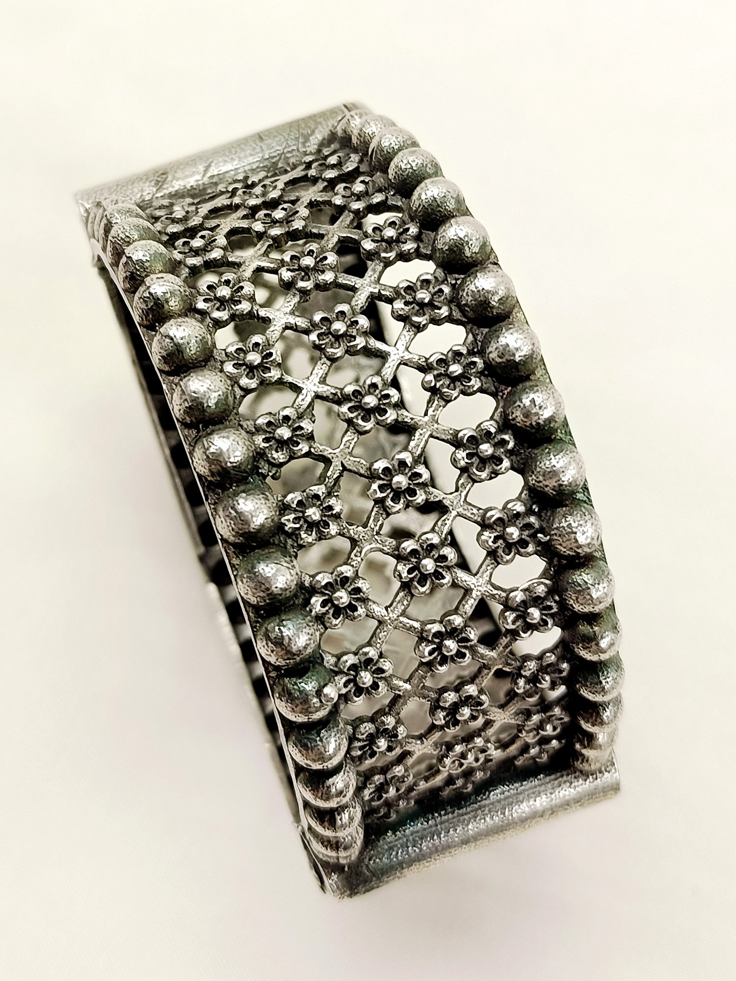 Aadhira Plain Oxidized Kada