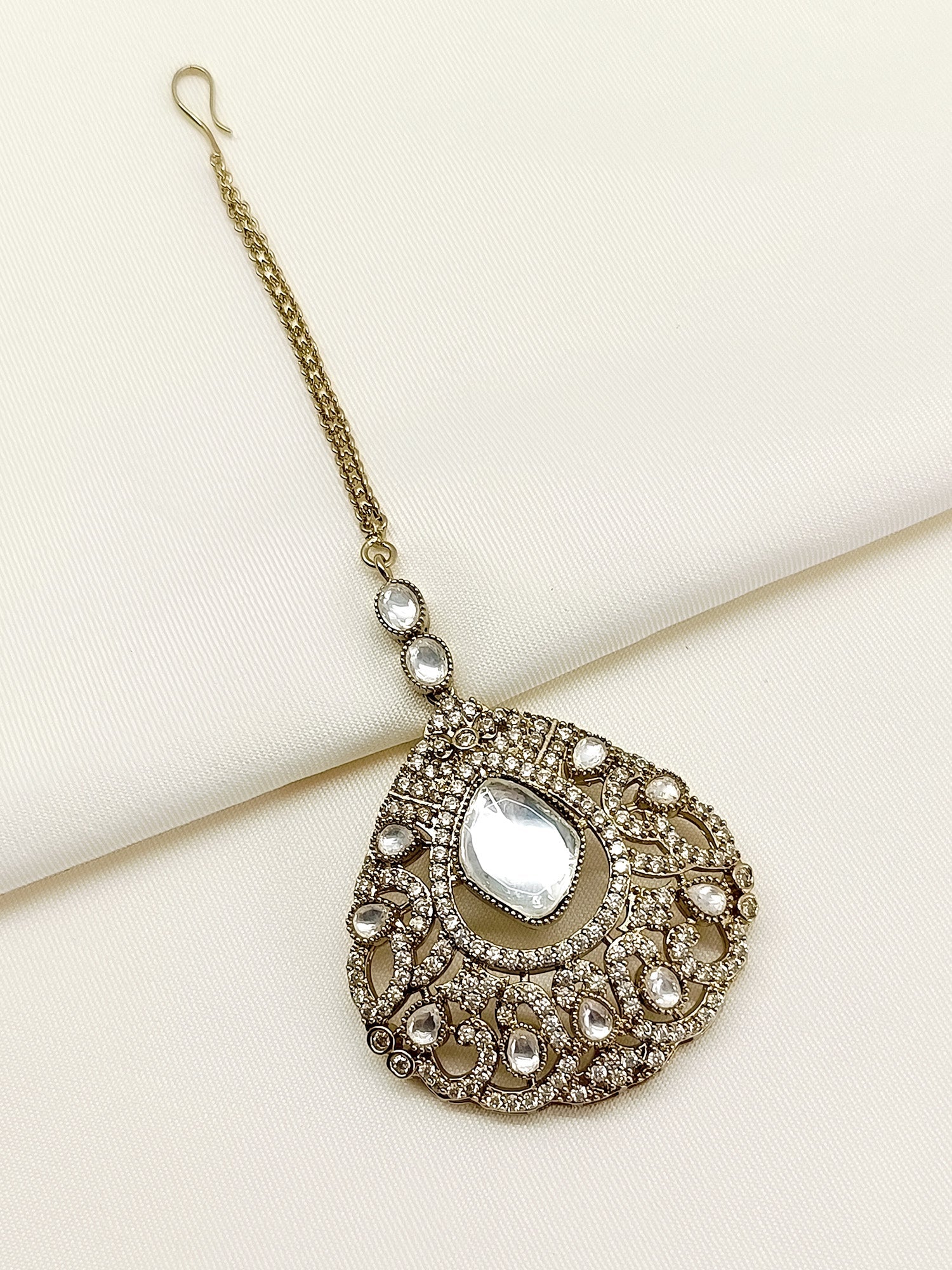 Rumanya White Victorian Teeka