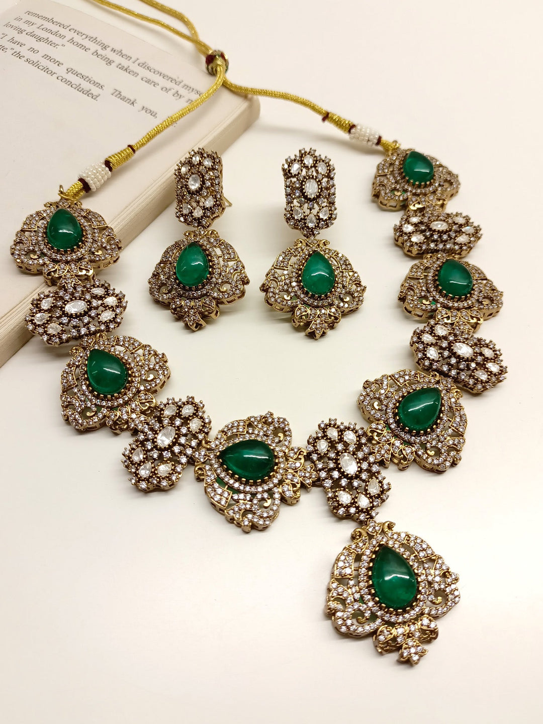 Tapti Green Victorian Necklace Set