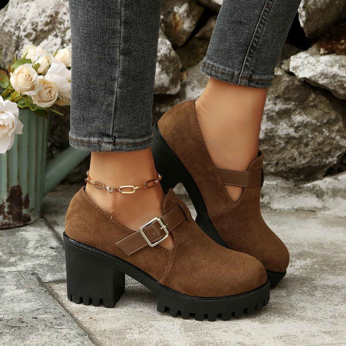 Women’s Elevare Buckle Round-Toe Platform Pumps – Chunky Heel Fashion Shoes (US 5–10)