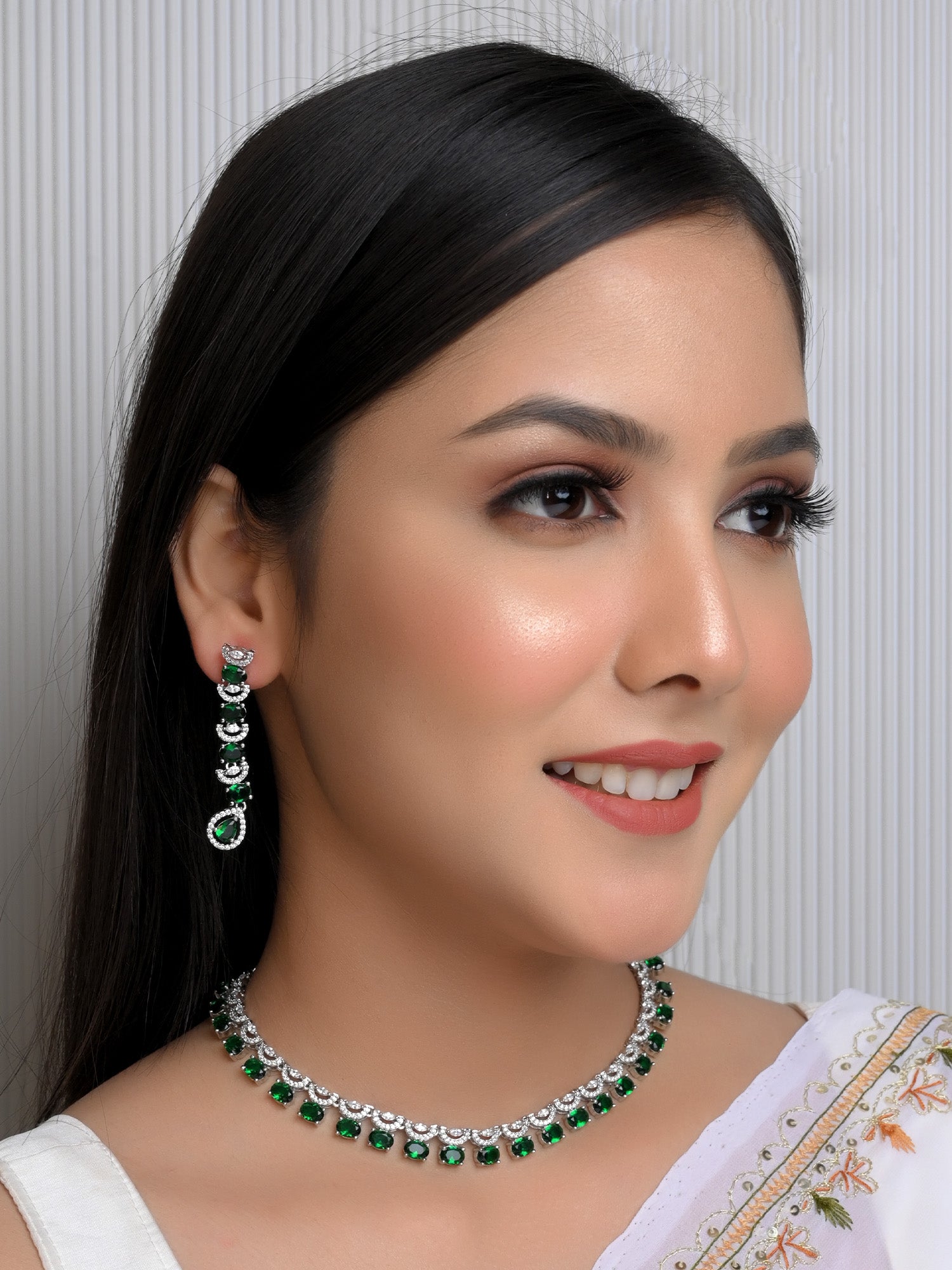 Iqra Diamonds Green Emerald Necklace Set - qivii