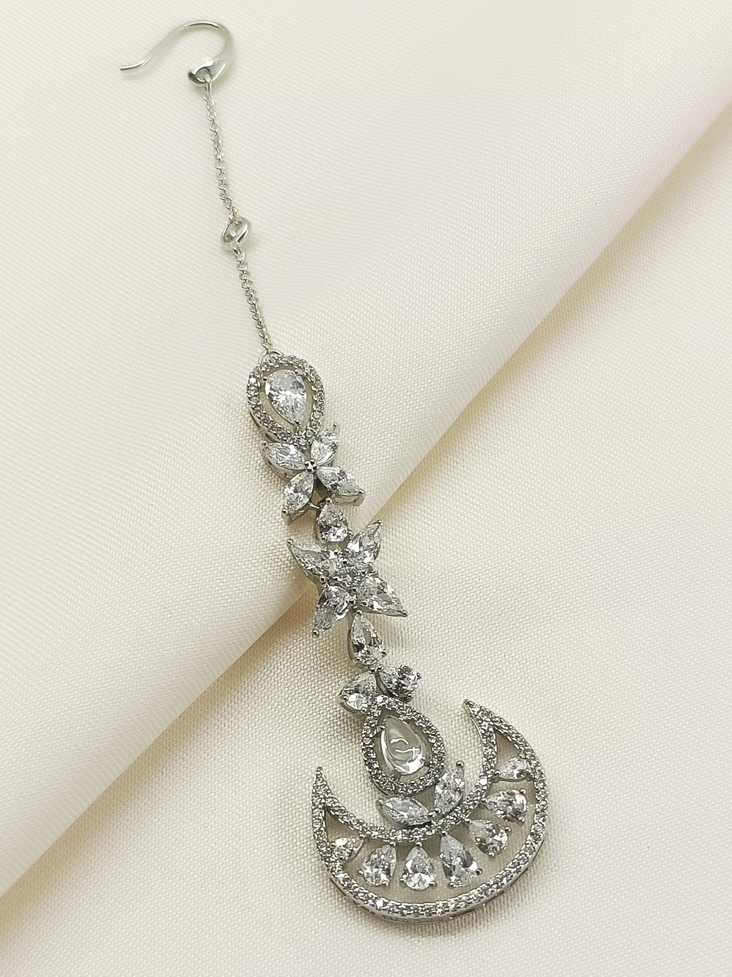 Geet White American Diamond Teeka