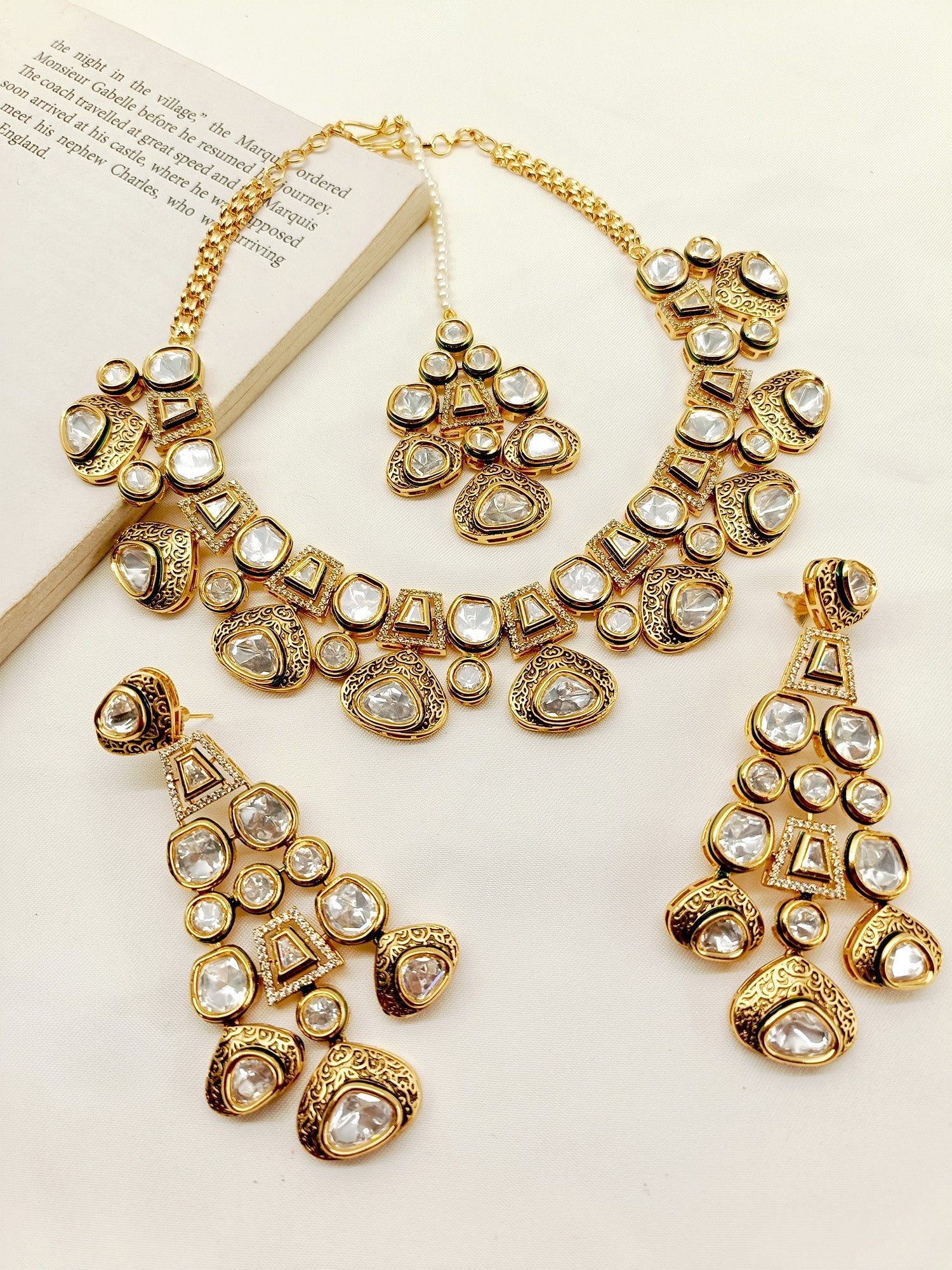Pranjali White Kundan Necklace Set - qivii