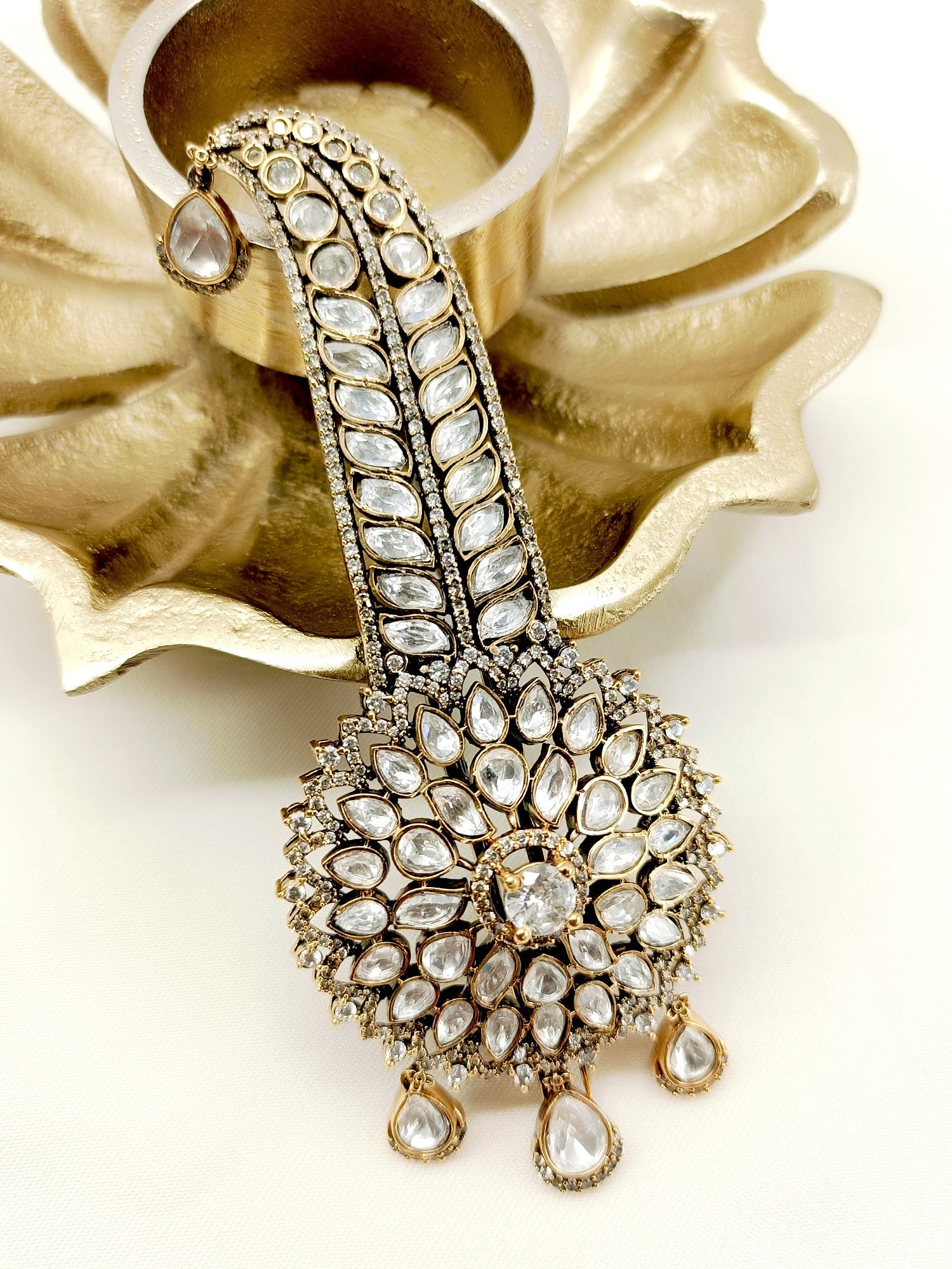 Prateek Groom Mala And Kalgi In White