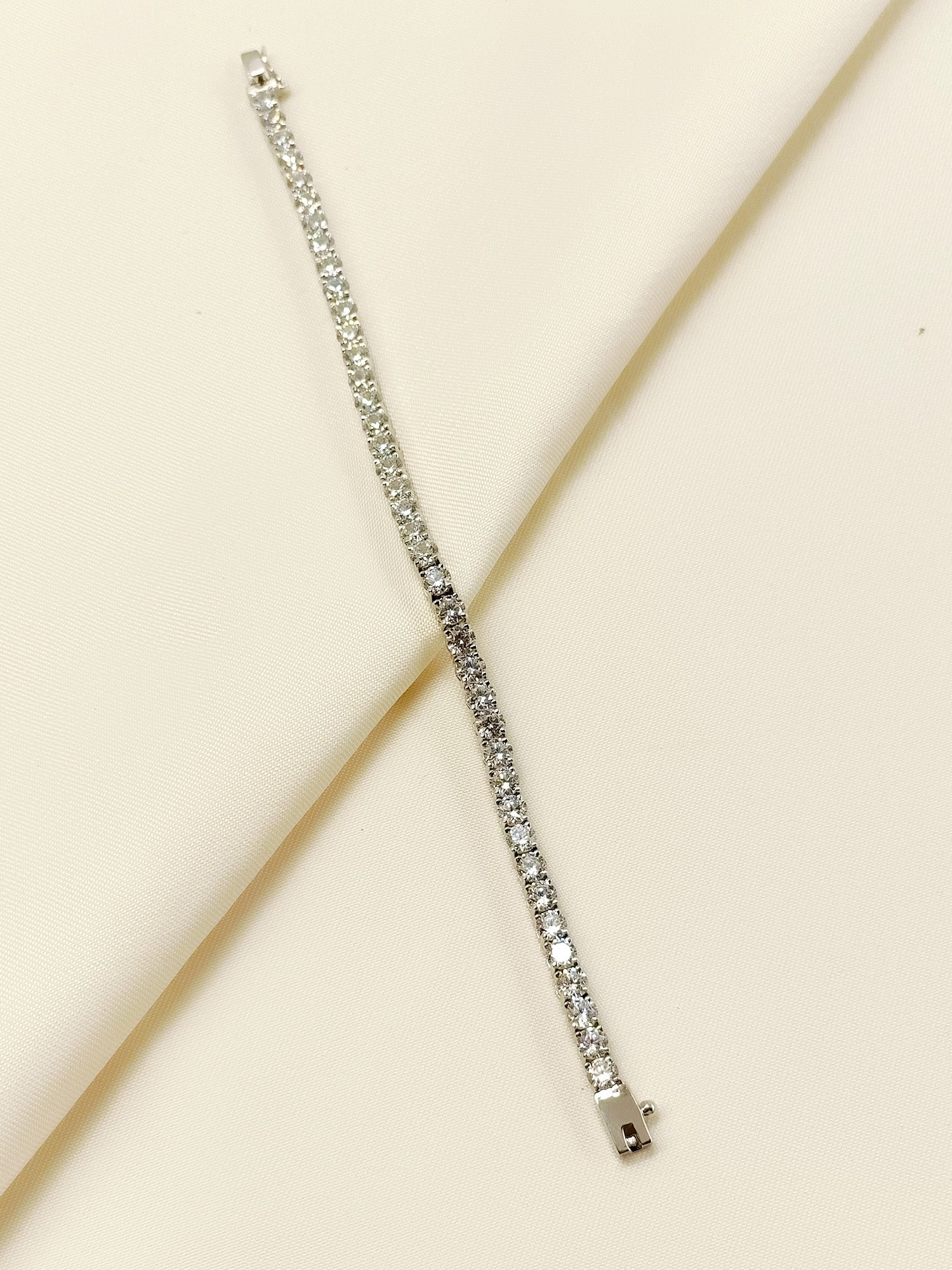 Aadhini 92.5 Silver Swarovski Stone Bracelet - qivii