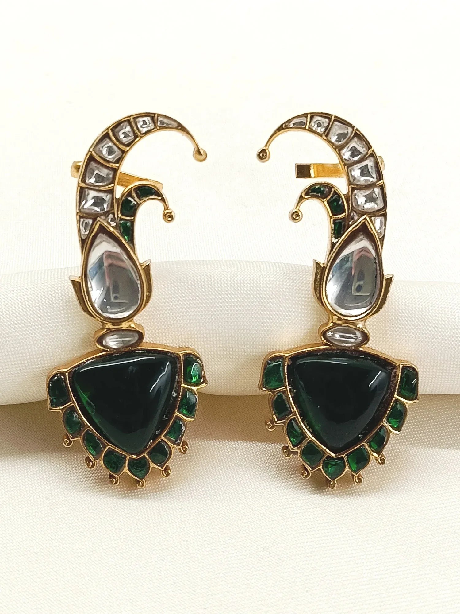 Falguni Green Kundan Earcuff