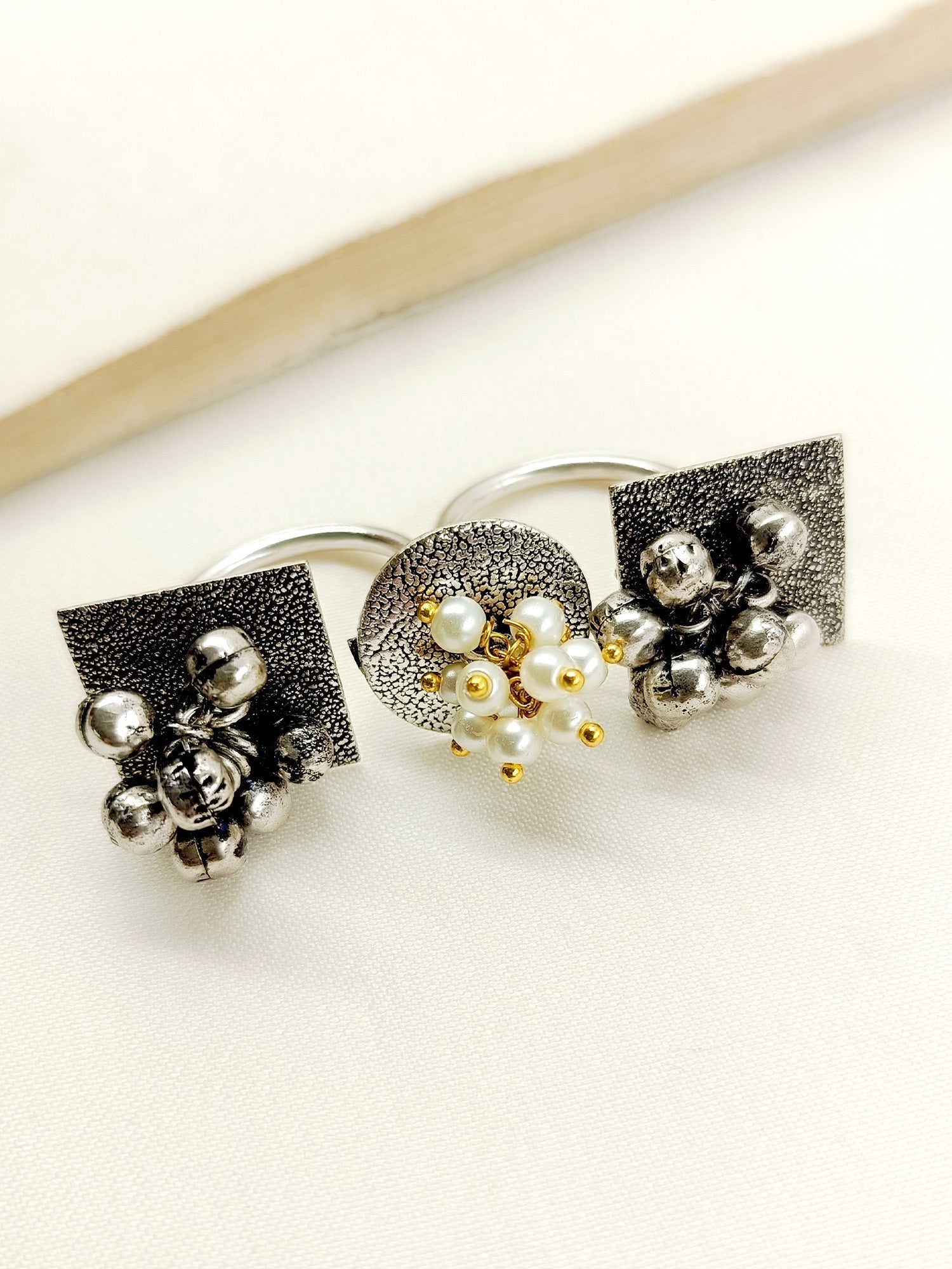 Abhiprithi Cream Oxidized Finger Ring - qivii