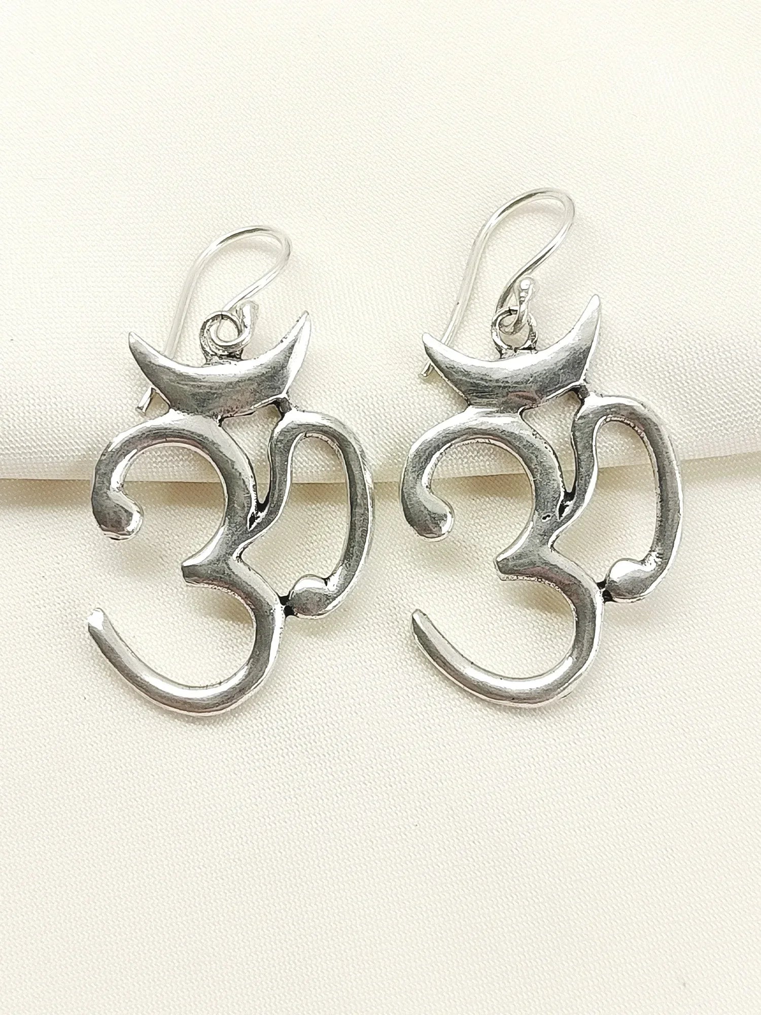 Mouni Silver Western Earrings