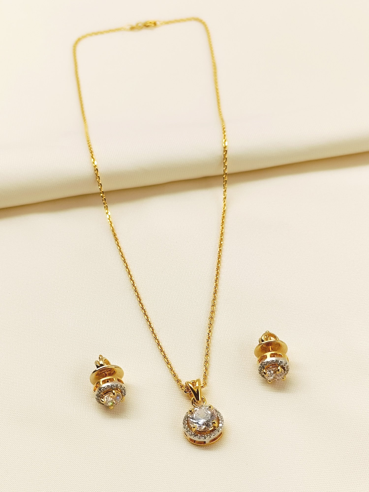 Sanya 92.5 Silver Swarovski Stone Pendant Set