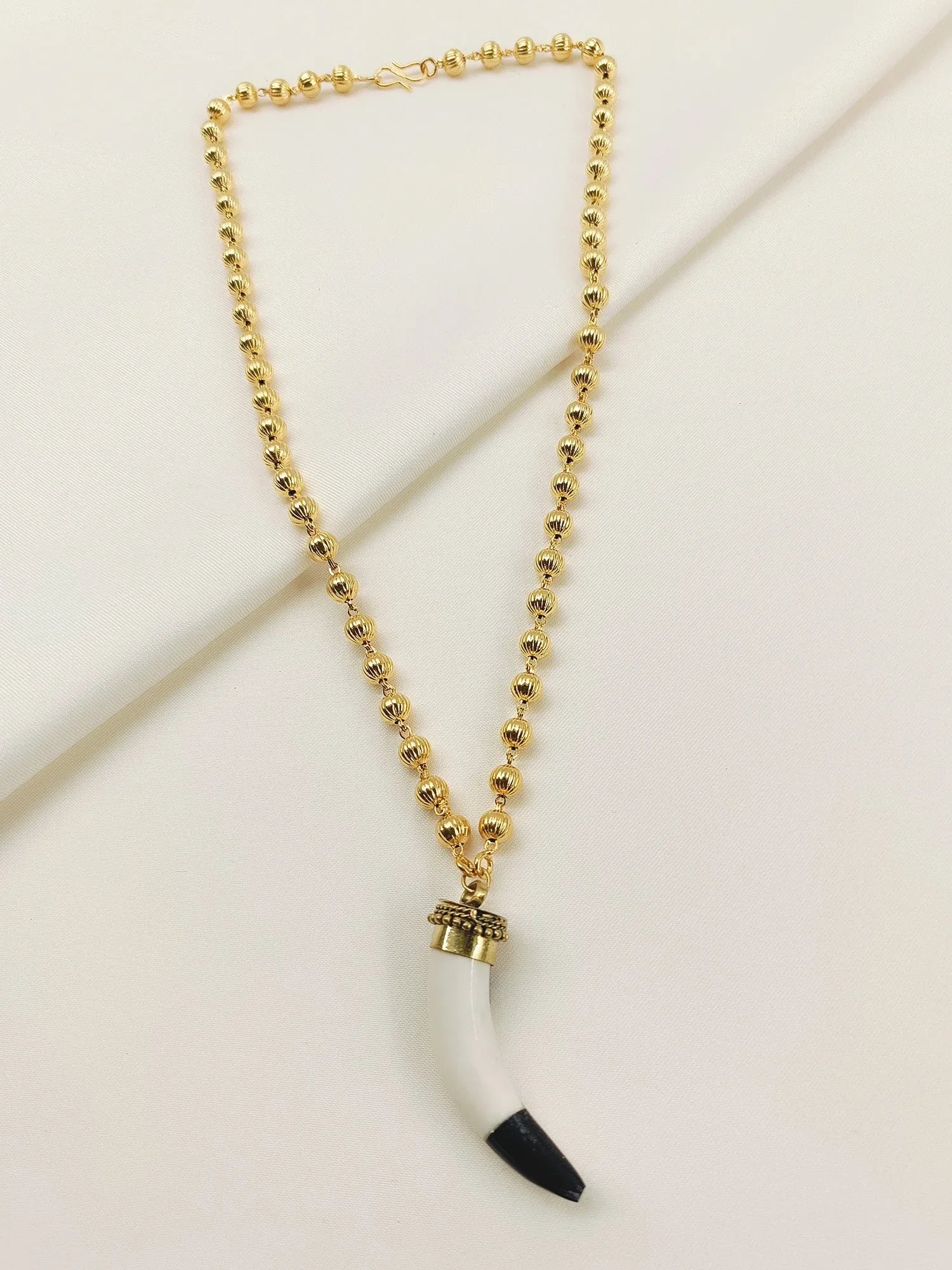 Ridhanshi White Bone Men's Neckpiece