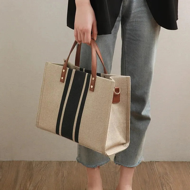 Nayah | Tote Bag  - By Qivii