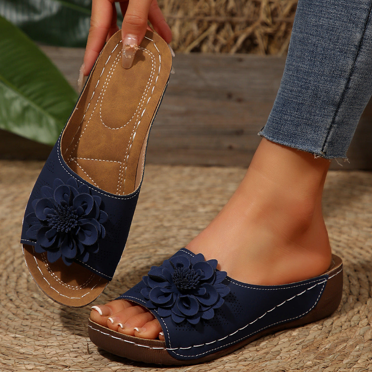 Women's Fleur Cutout Wedge Slides – Flower Appliqué Platform Sandals (US 5–11.5) (Copy)