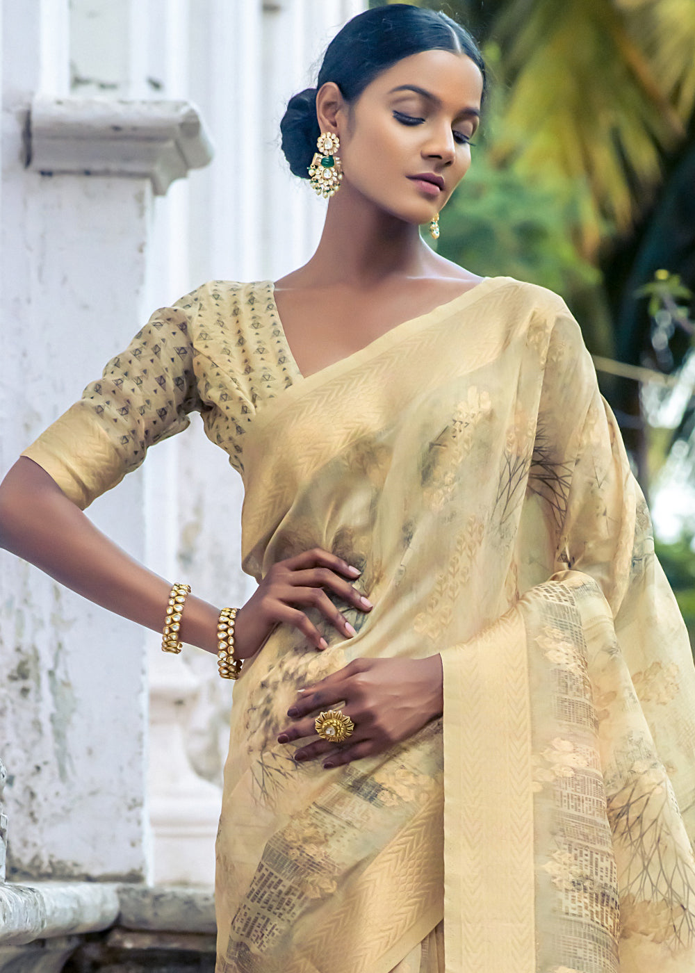 Yellowish Grey Floral Printed Silk Saree - qivii