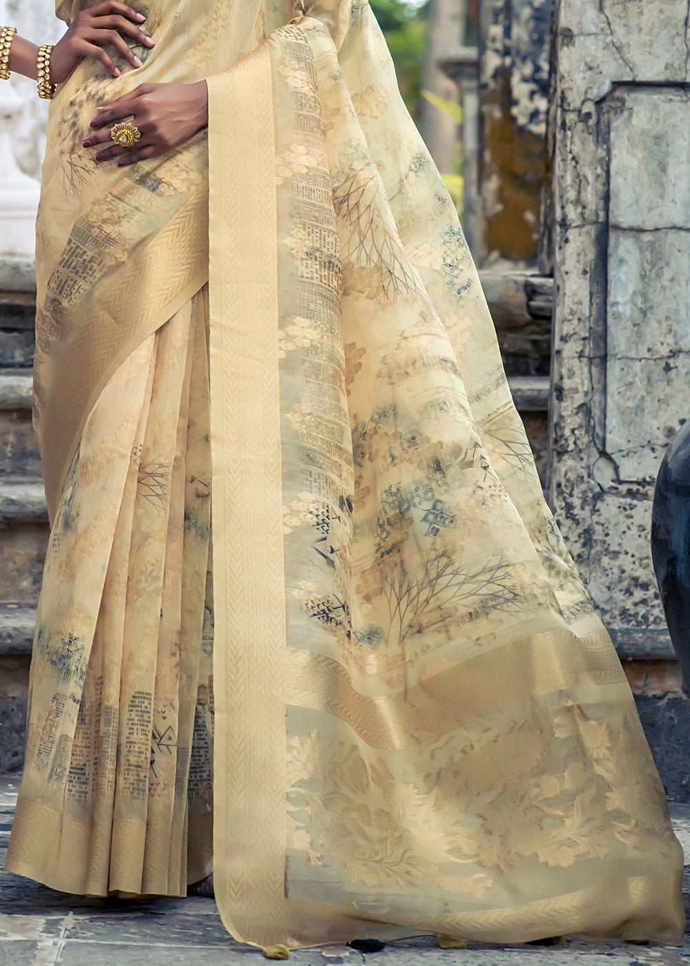 Yellowish Grey Floral Printed Silk Saree - qivii