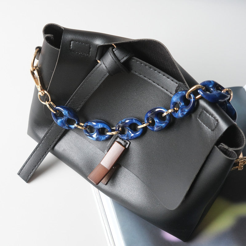 Ounamei Leopard Acrylic Pig Nose Chain Strap