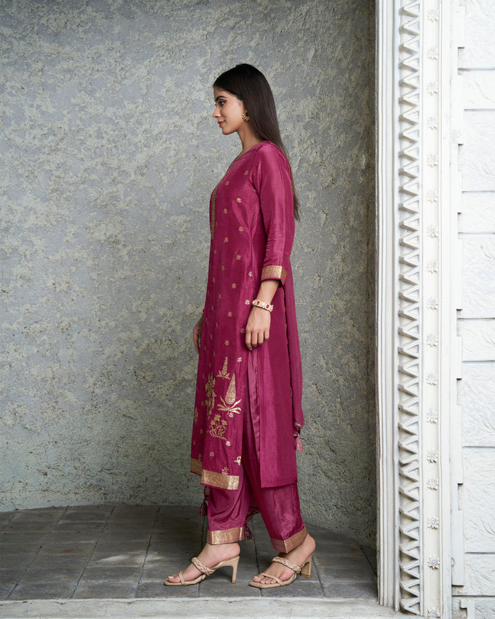 Light Wine Purple Dola Silk Kurta . Paired with Santoon Straight Pants and Organza Dupatta