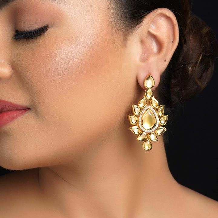 Anshu High Qwality Gold Plated Kundan Earrings