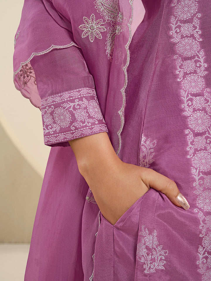 Light Plum Muslin Jacquard Kurta Suit Set with Handcrafted Buttons by Qivii