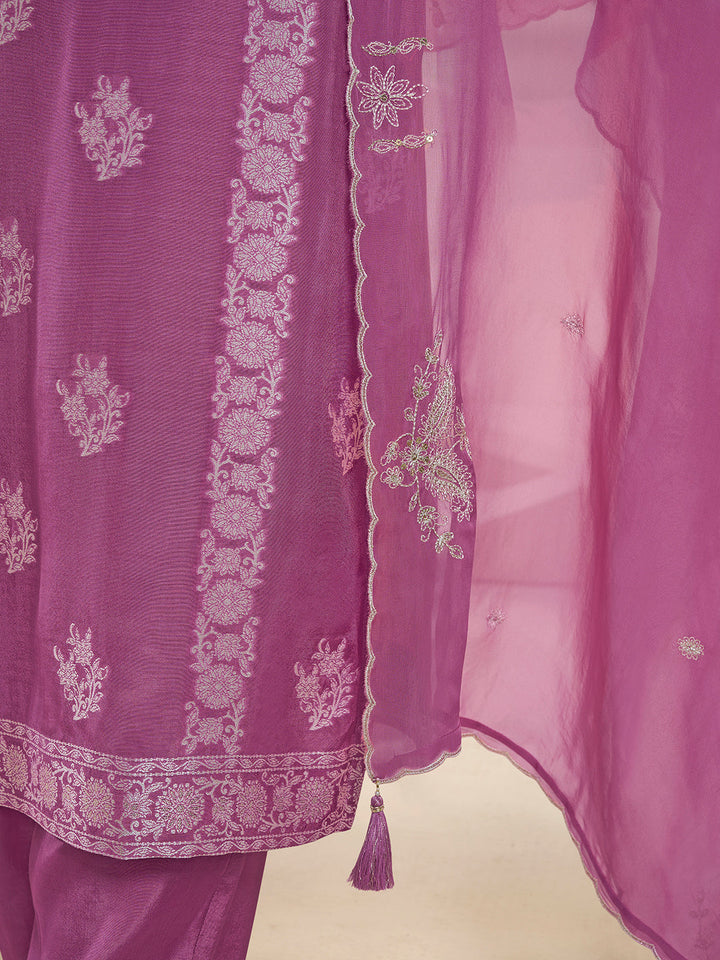 Light Plum Muslin Jacquard Kurta Suit Set with Handcrafted Buttons by Qivii