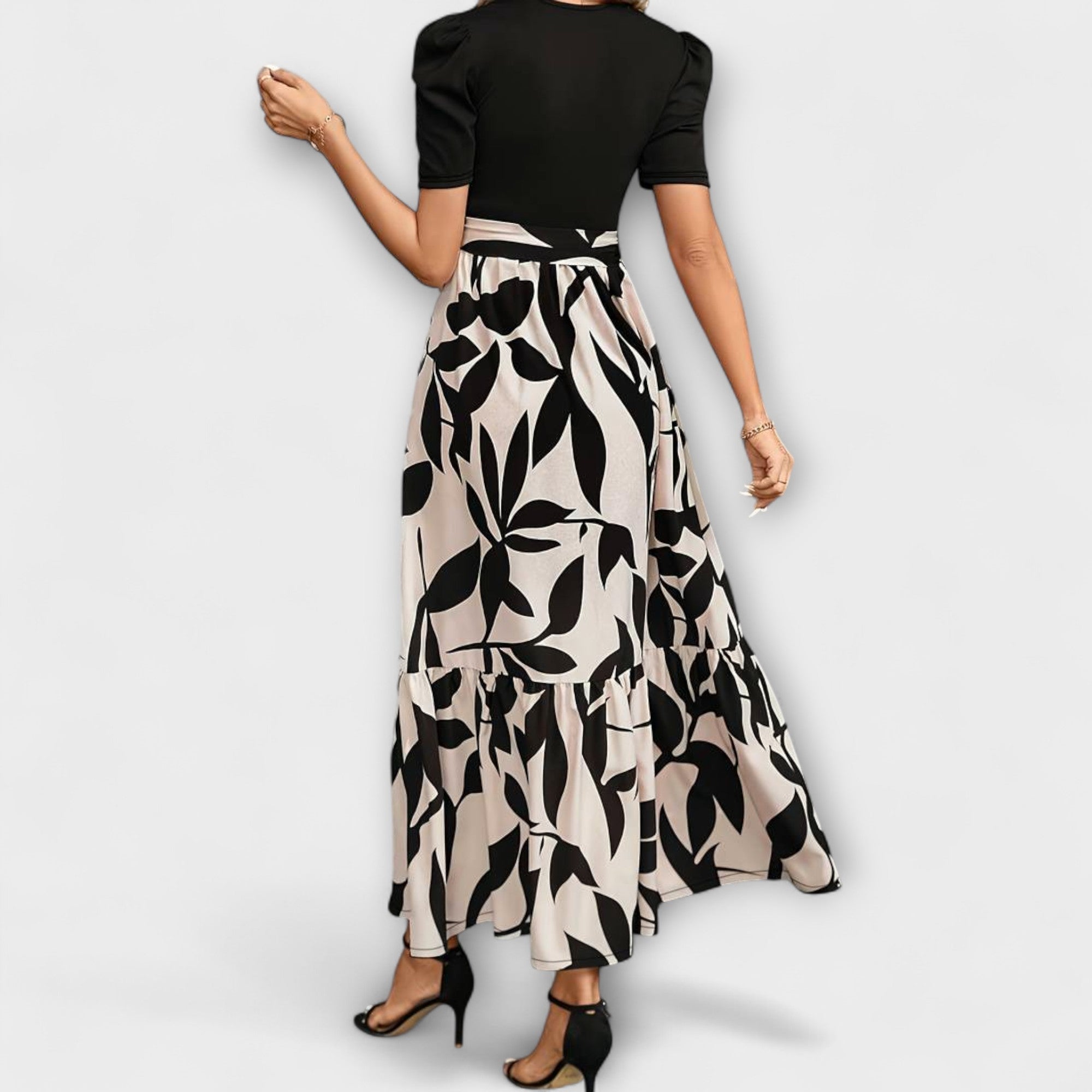 Luna - Zomerjurk met bloemenprint en ronde hals  - By Qivii