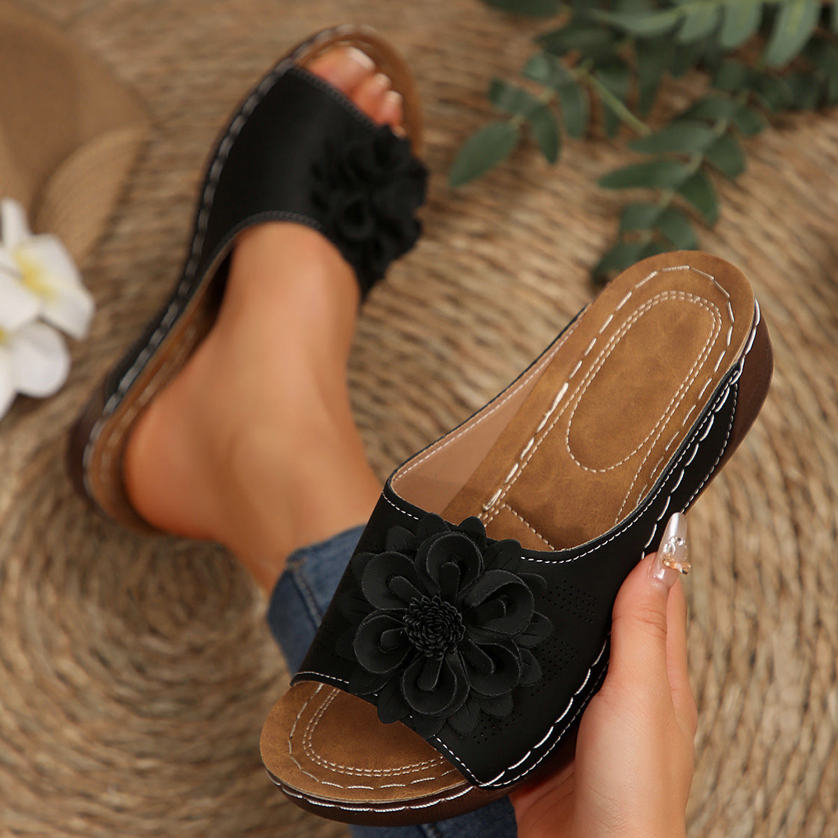 Women's Fleur Cutout Wedge Slides – Flower Appliqué Platform Sandals (US 5–11.5) (Copy)