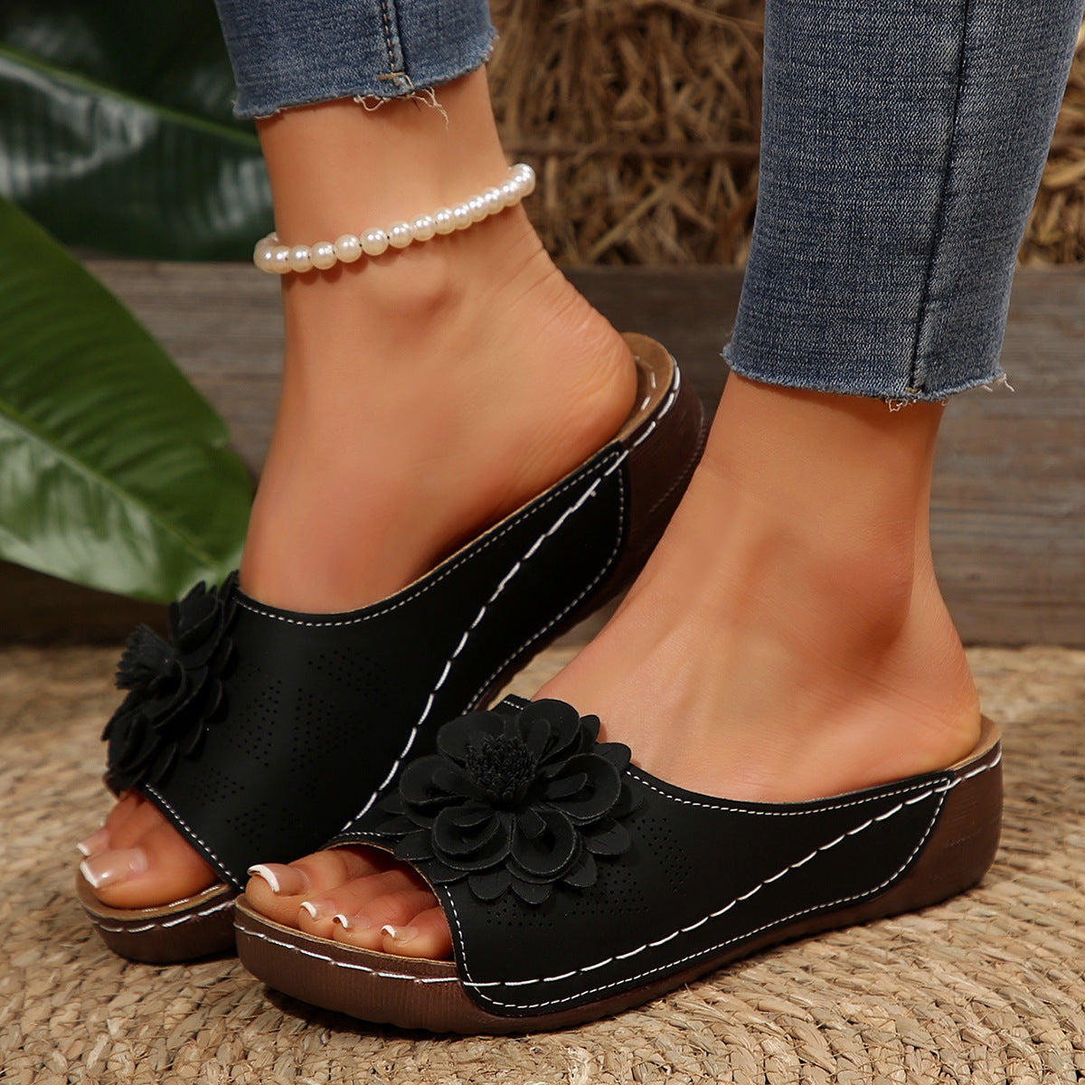 Women's Fleur Cutout Wedge Slides – Flower Appliqué Platform Sandals (US 5–11.5) (Copy)