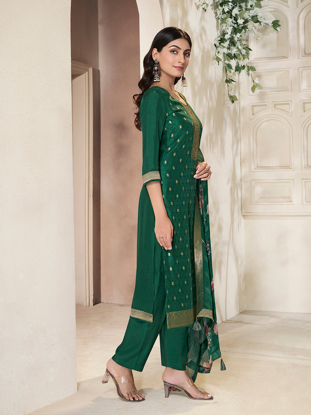 Green Dola Silk Kurta with Jacquard Weave Sequins Work Kurta Suit Set - qivii