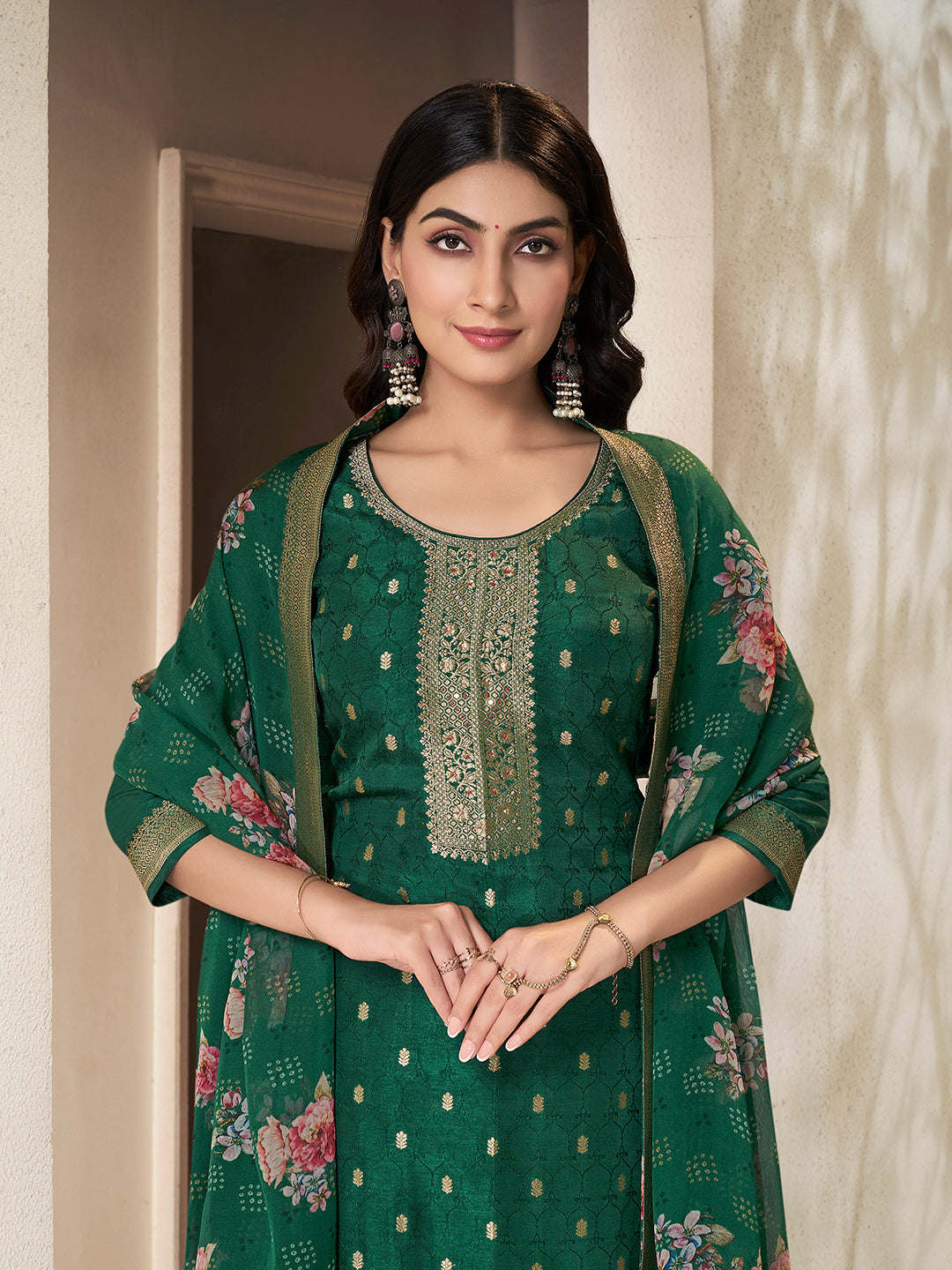 Green Dola Silk Kurta with Jacquard Weave Sequins Work Kurta Suit Set - qivii