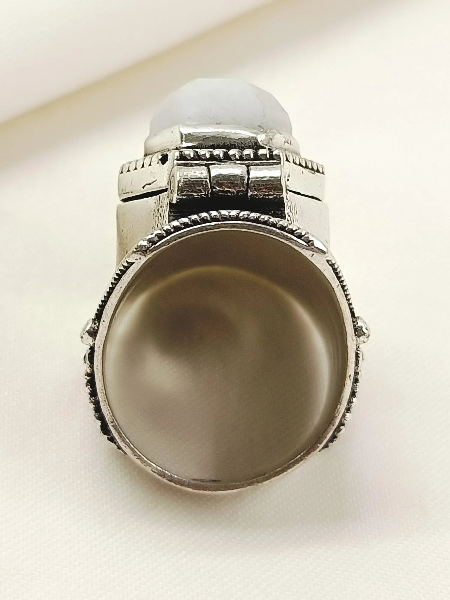 Ulagon Grey Western Finger Ring