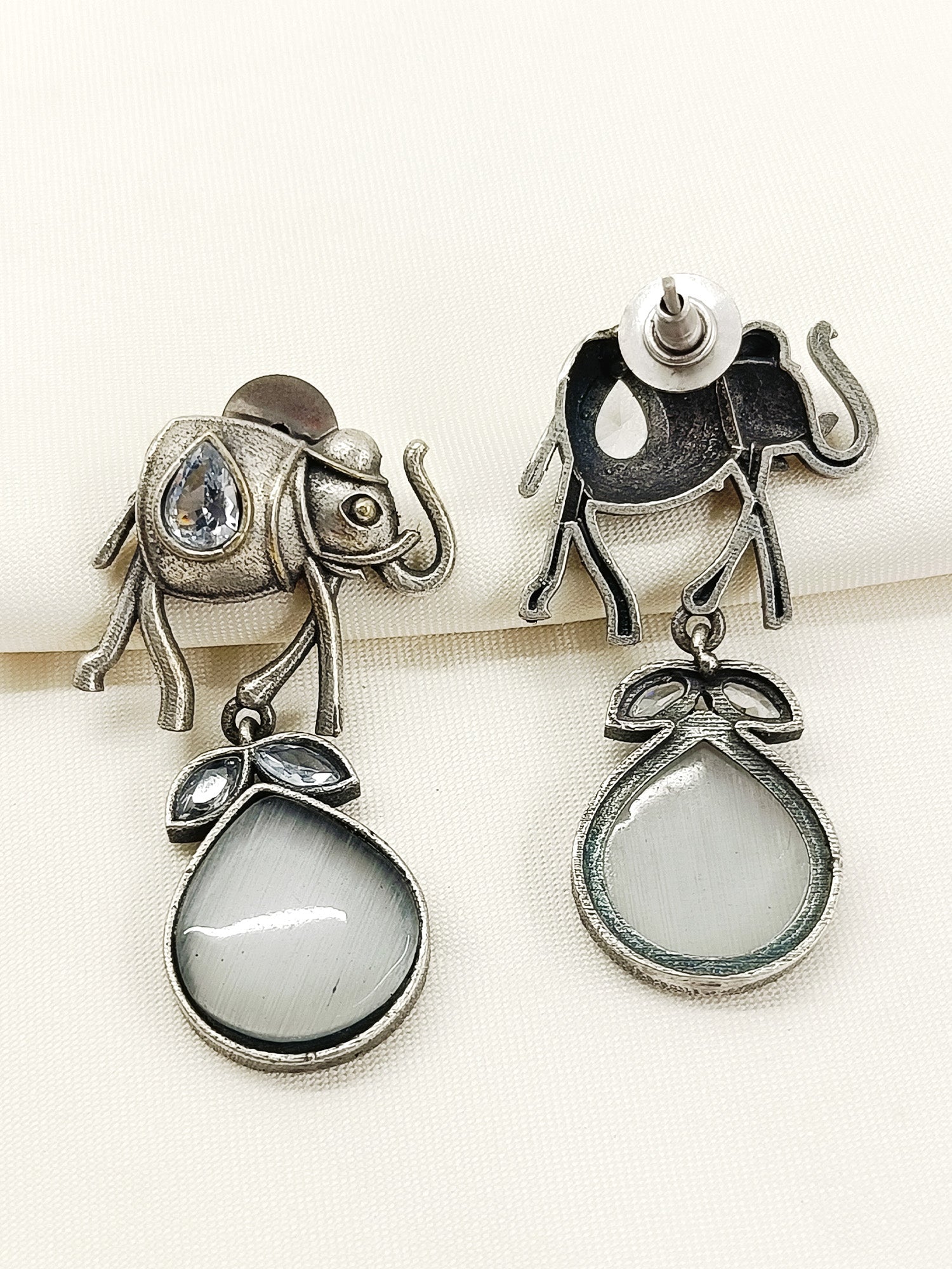 Sampriti Grey Oxidized Earring