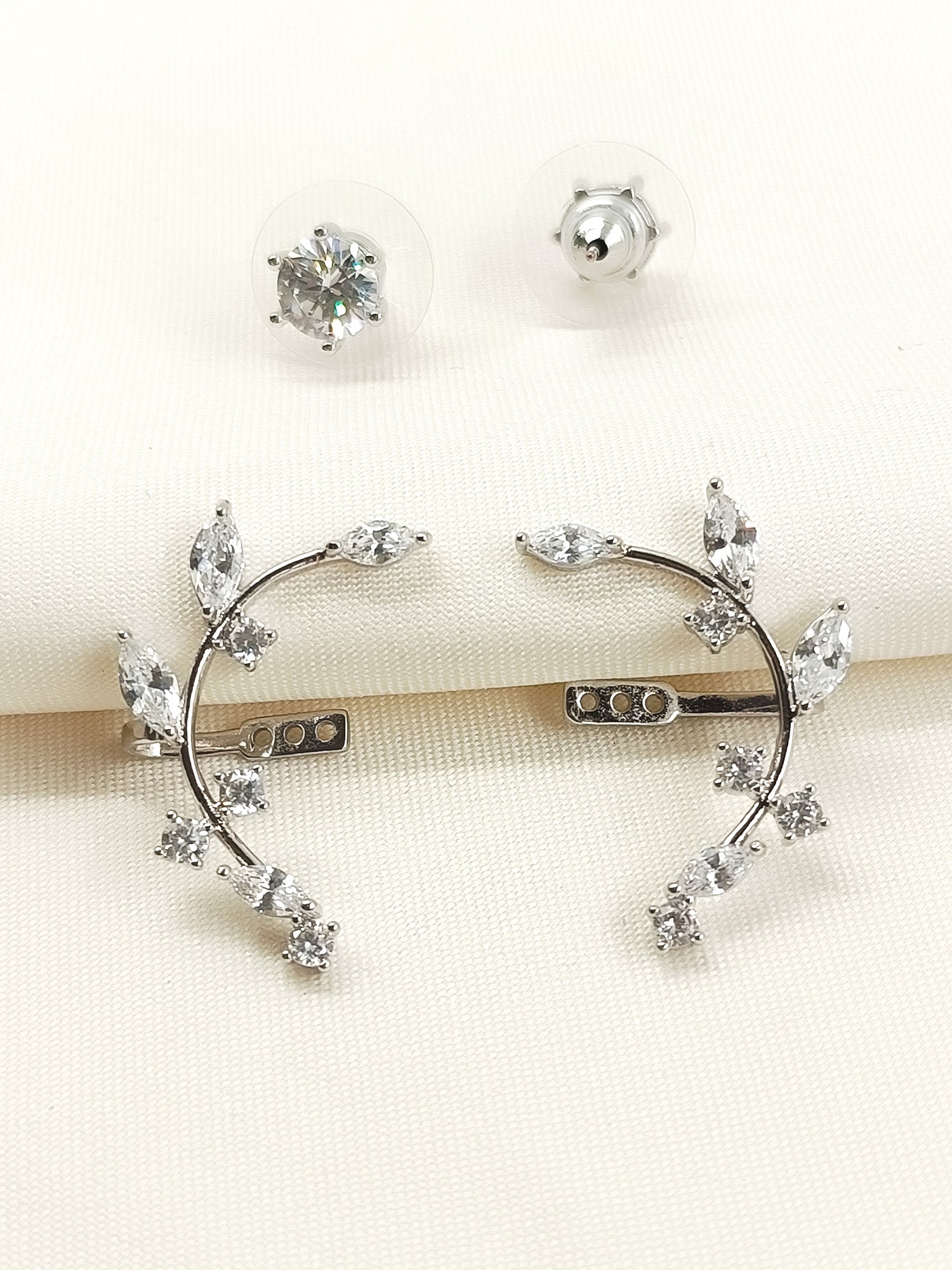 Kairan White 92.5 Silver Earcuff With Solitaire Stud