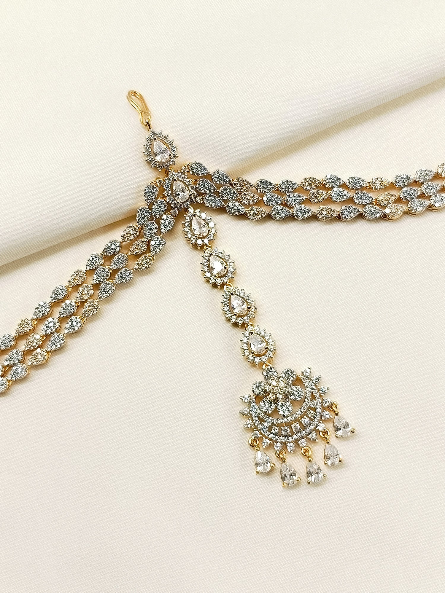 Dakshita White American Diamond Sheeshphool