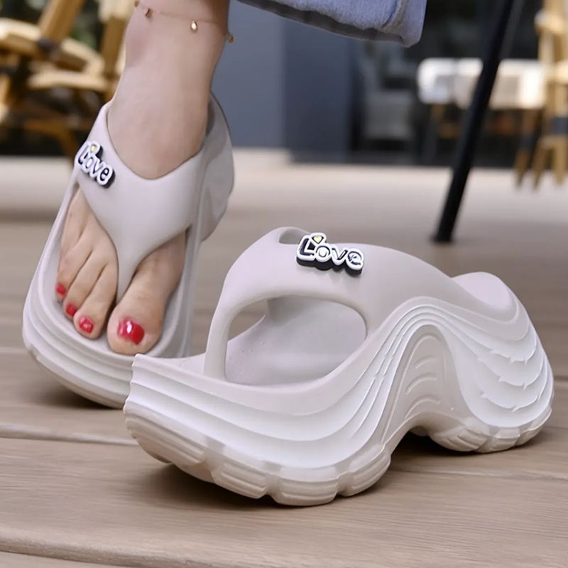 Women’s Mavira Love Letter Platform Flip Flops – Non-Slip Thick Sole Beach Sandals (US 4–8.5)