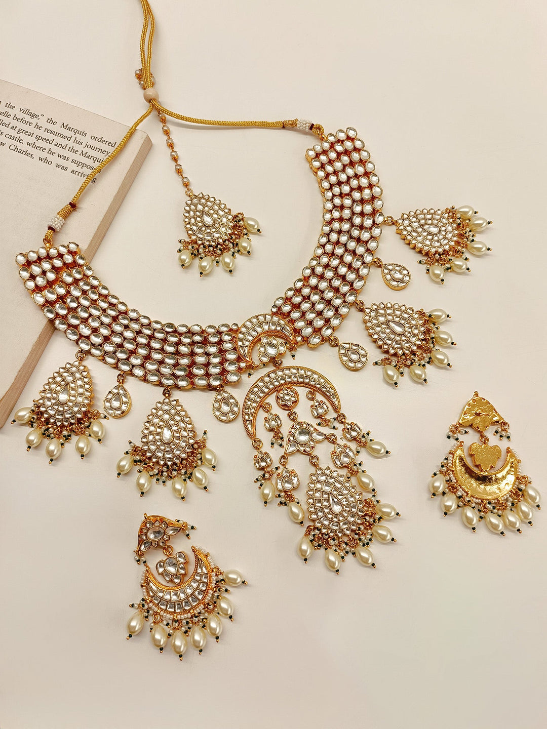 Omisha White Kundan Necklace Set