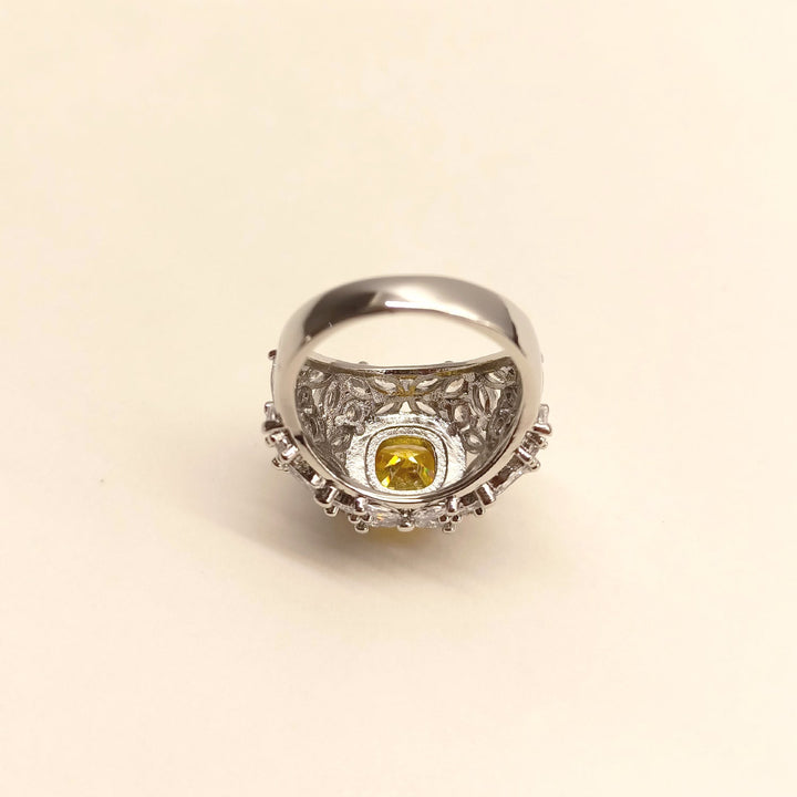 Beautiful Naija American diamond ring with a stunning yellow stone