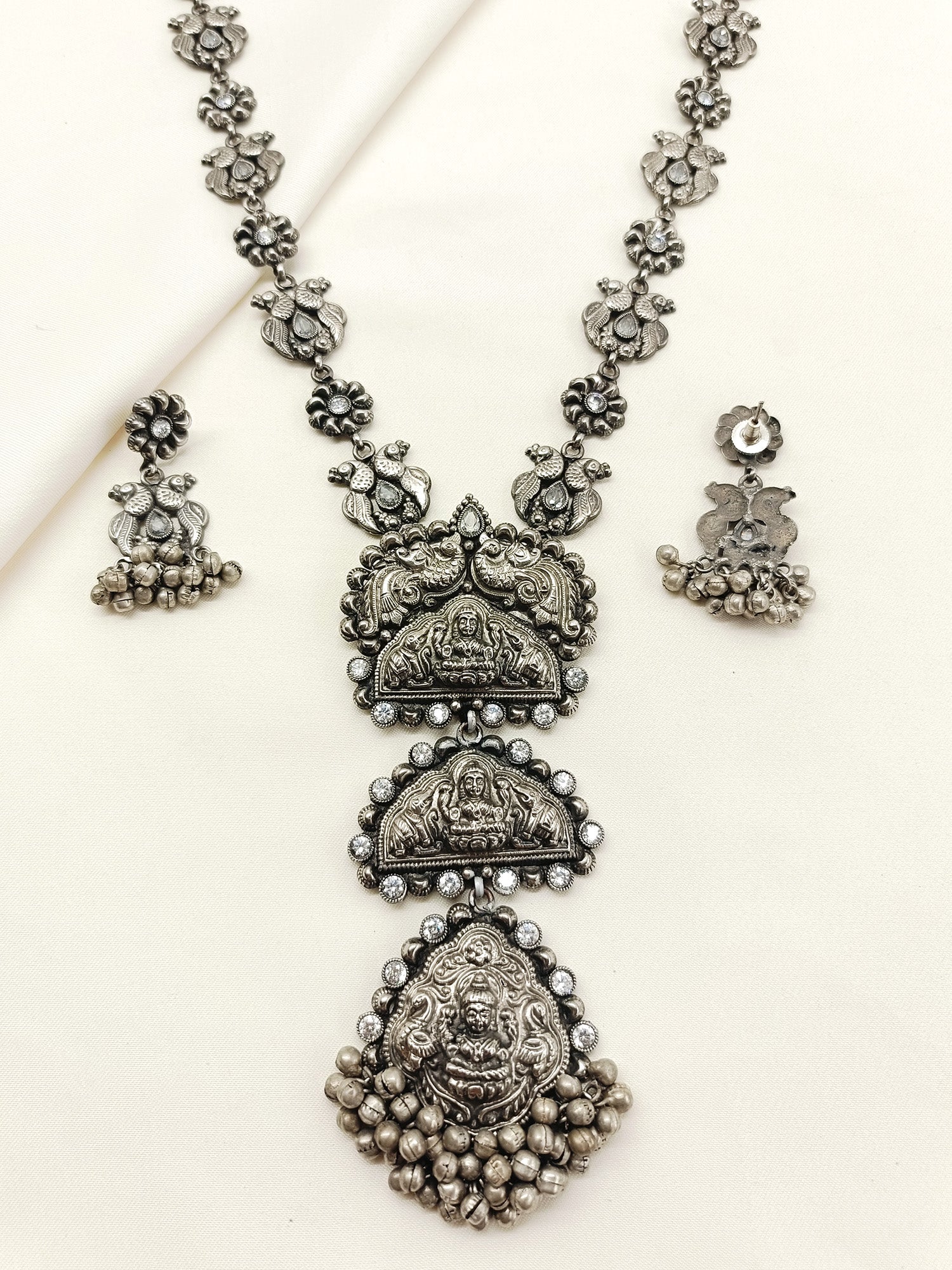 Hritika White Oxidized Necklace Set