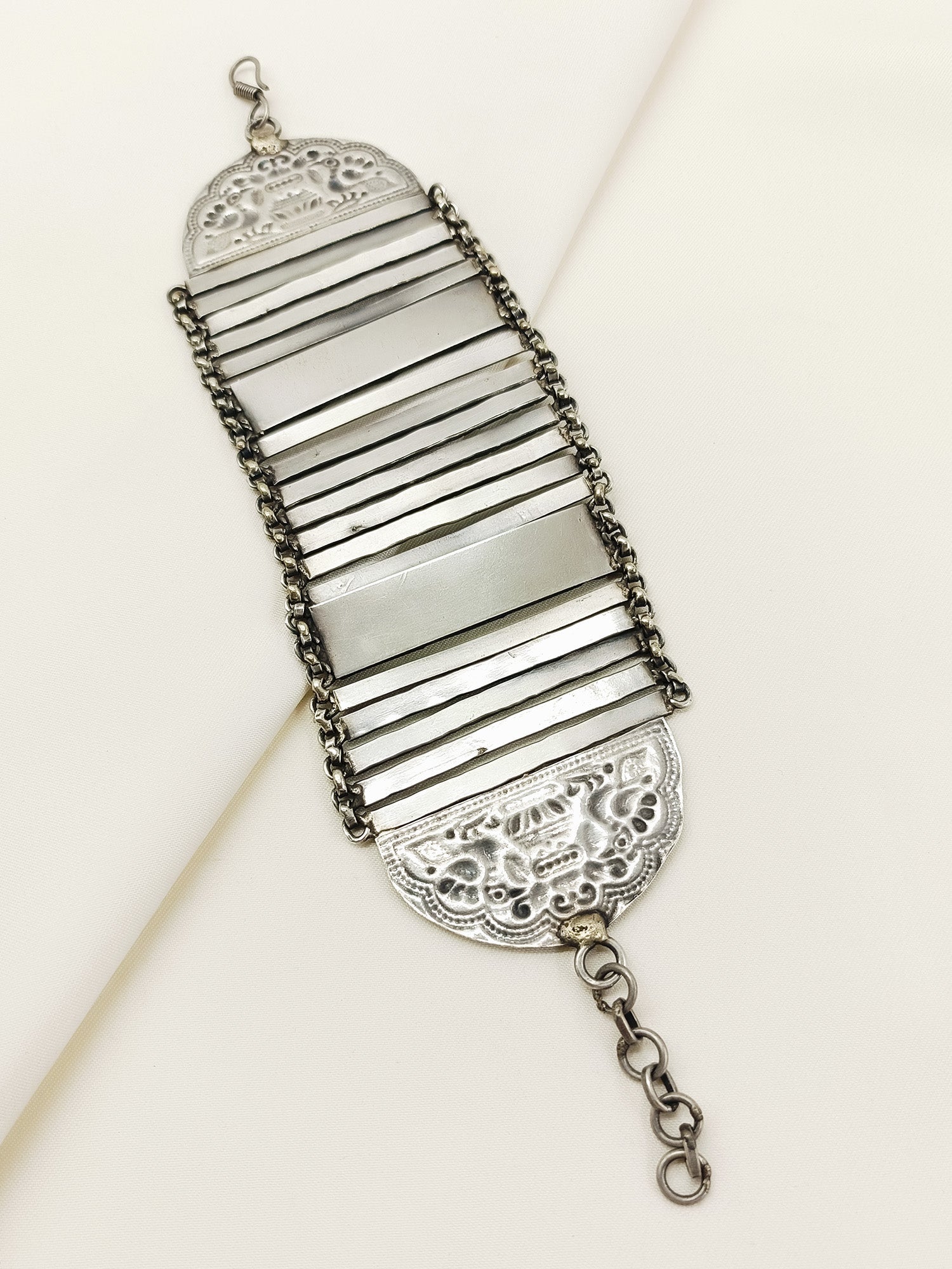 Bandhavi Plain Oxidized Bracelet