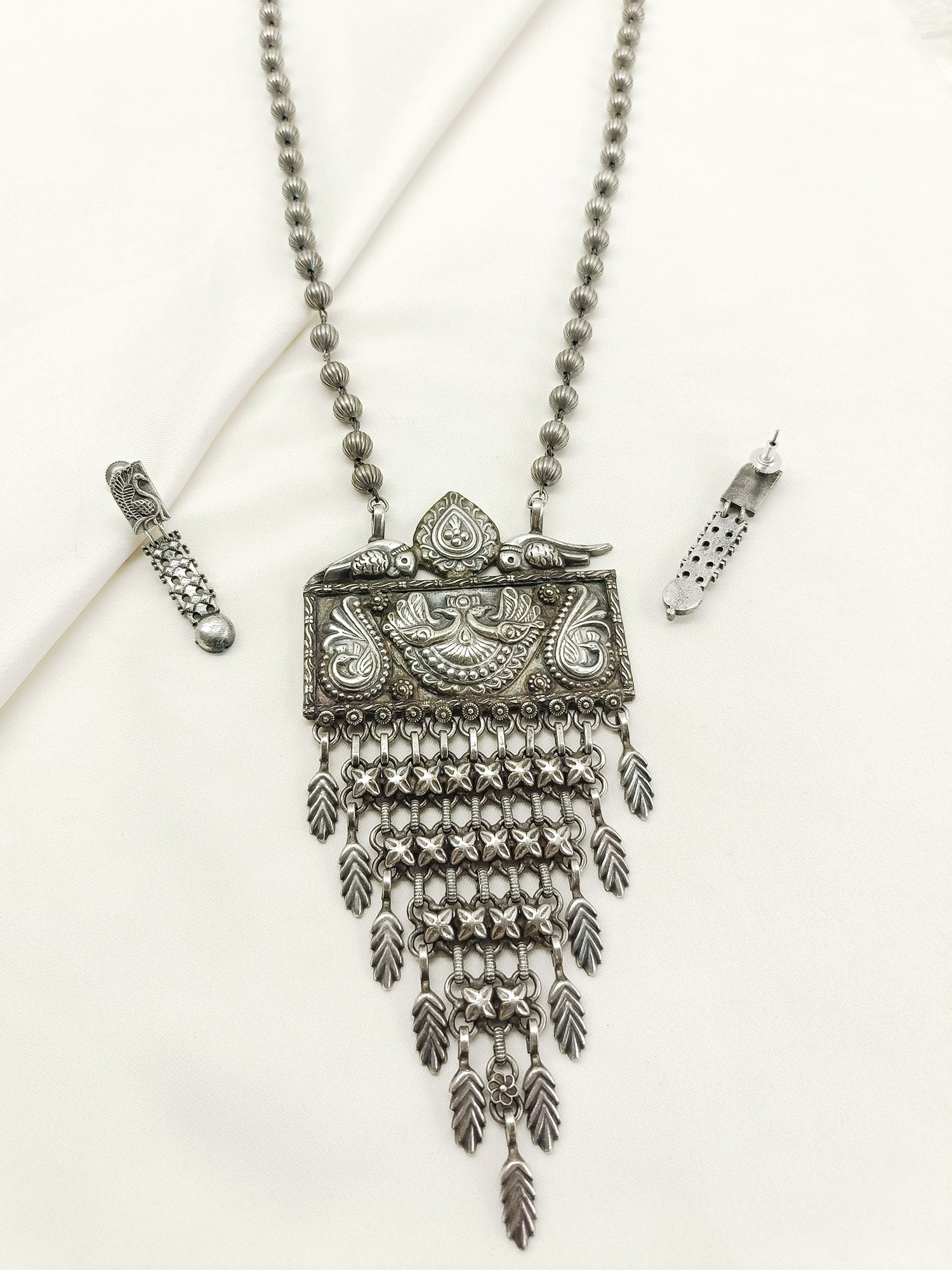 Vinesha Plain Oxidized Necklace Set