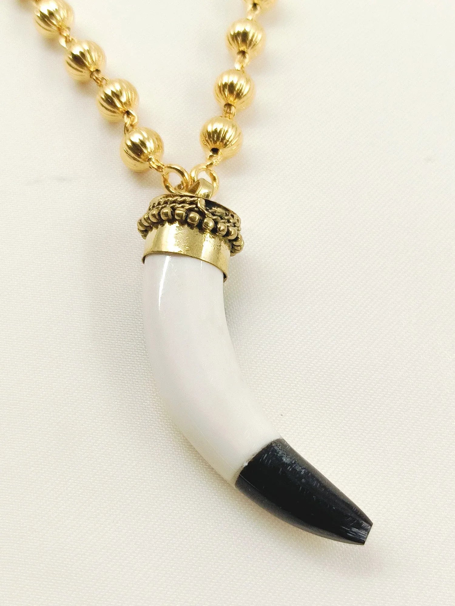 Ridhanshi White Bone Men's Neckpiece