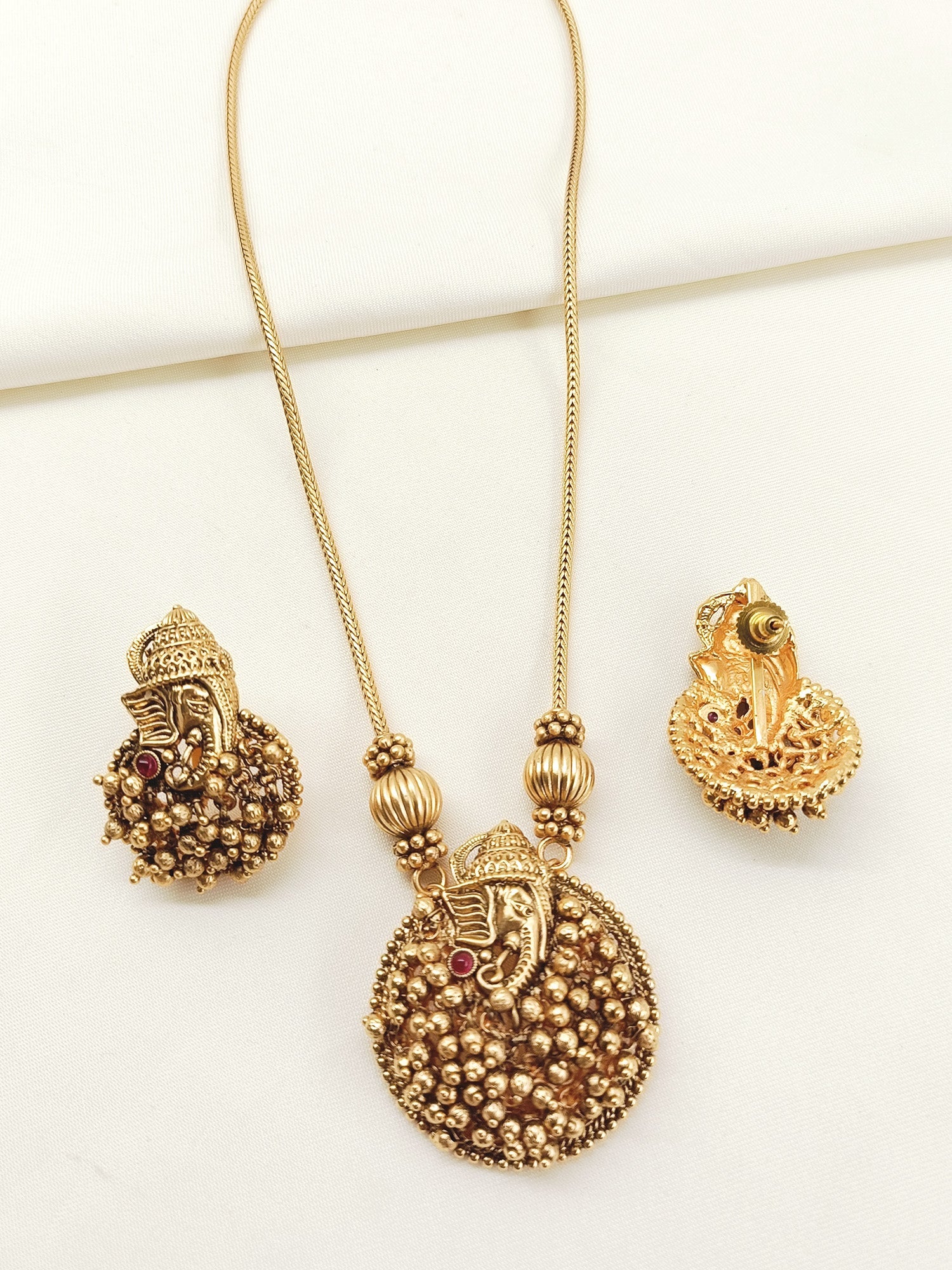 Pratiksha Plain Antique Pendant Set