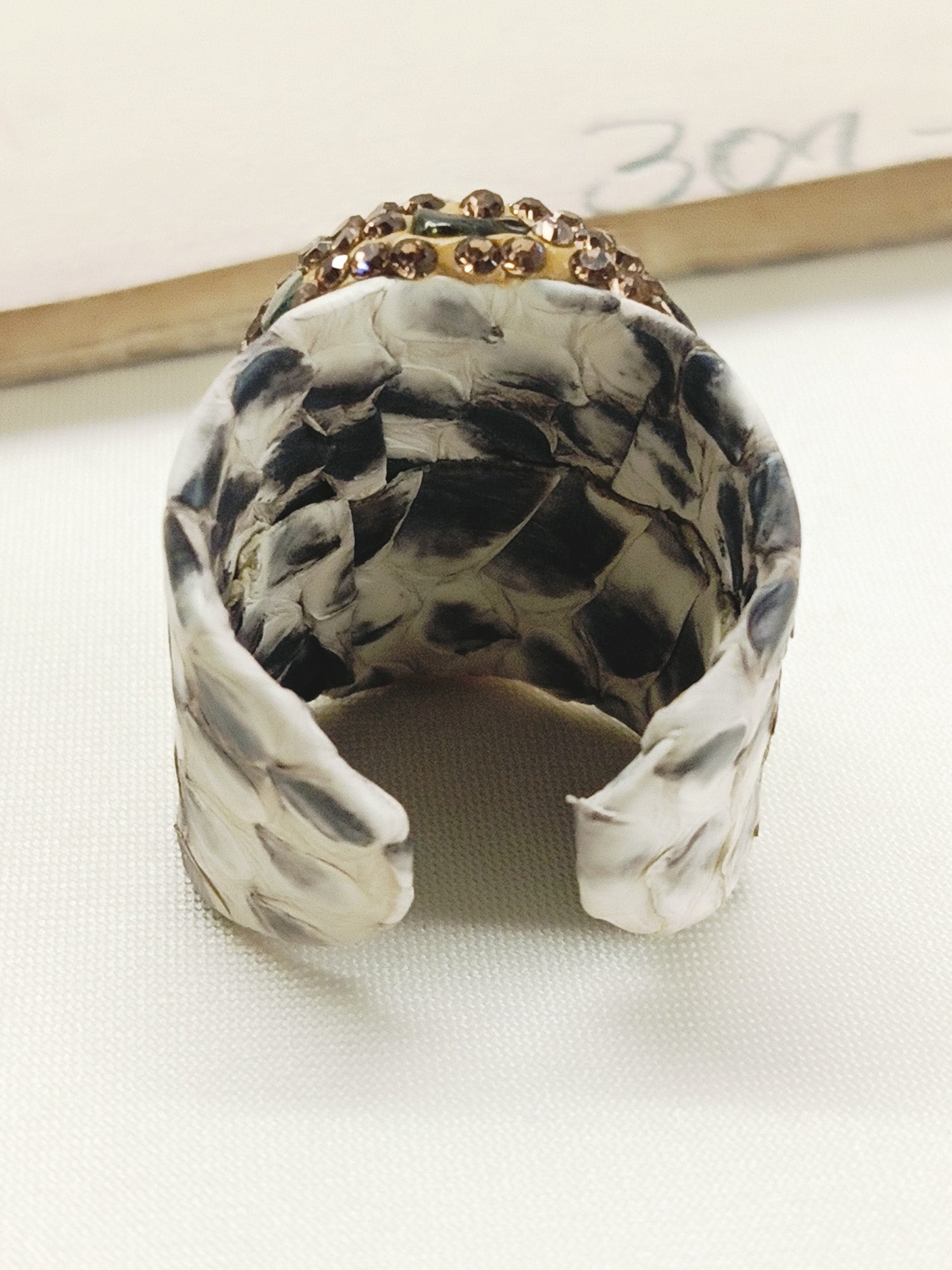 Oshin White Western Finger Ring