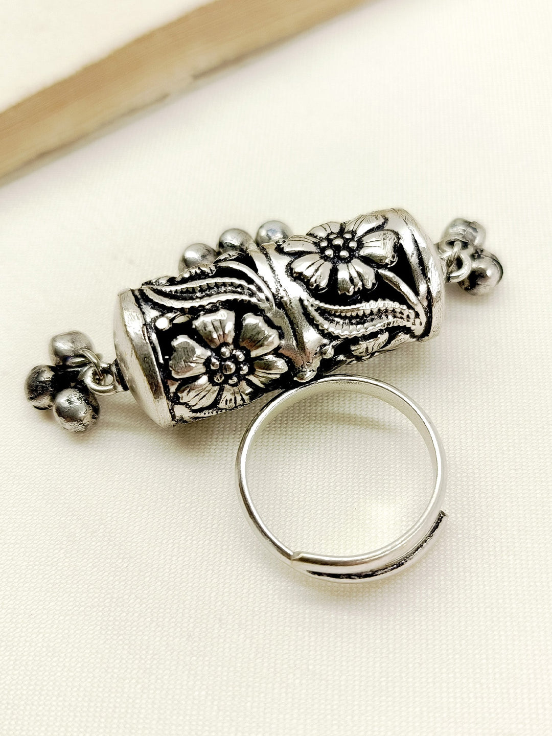 Barbara Plain Oxidized Finger Ring